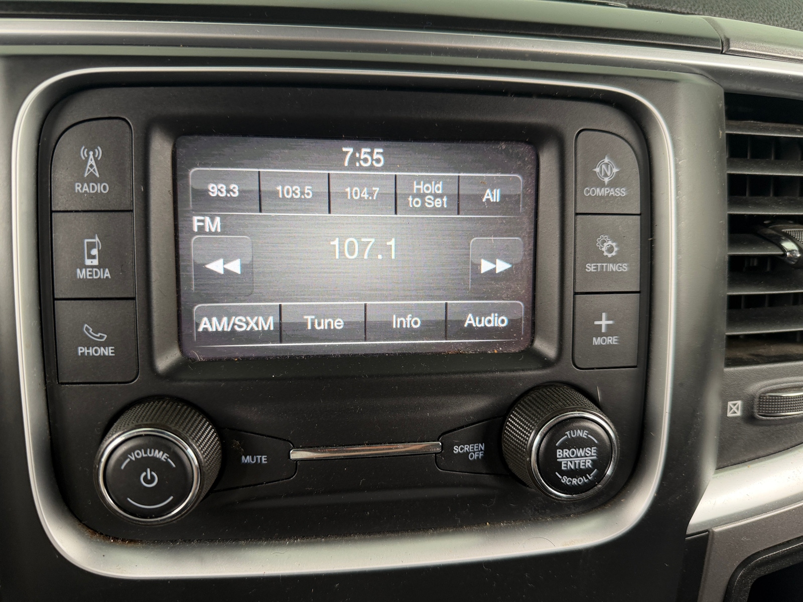 Thumbnail: 2021 RAM 1500 Classic - 4