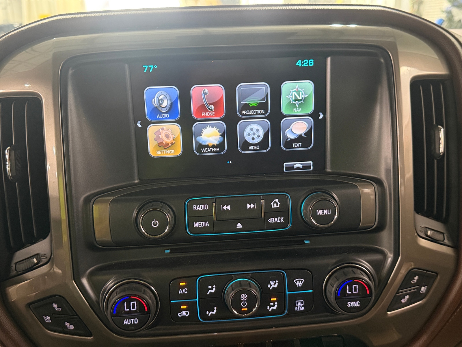 Thumbnail: 2018 Chevrolet Silverado 1500 - 3