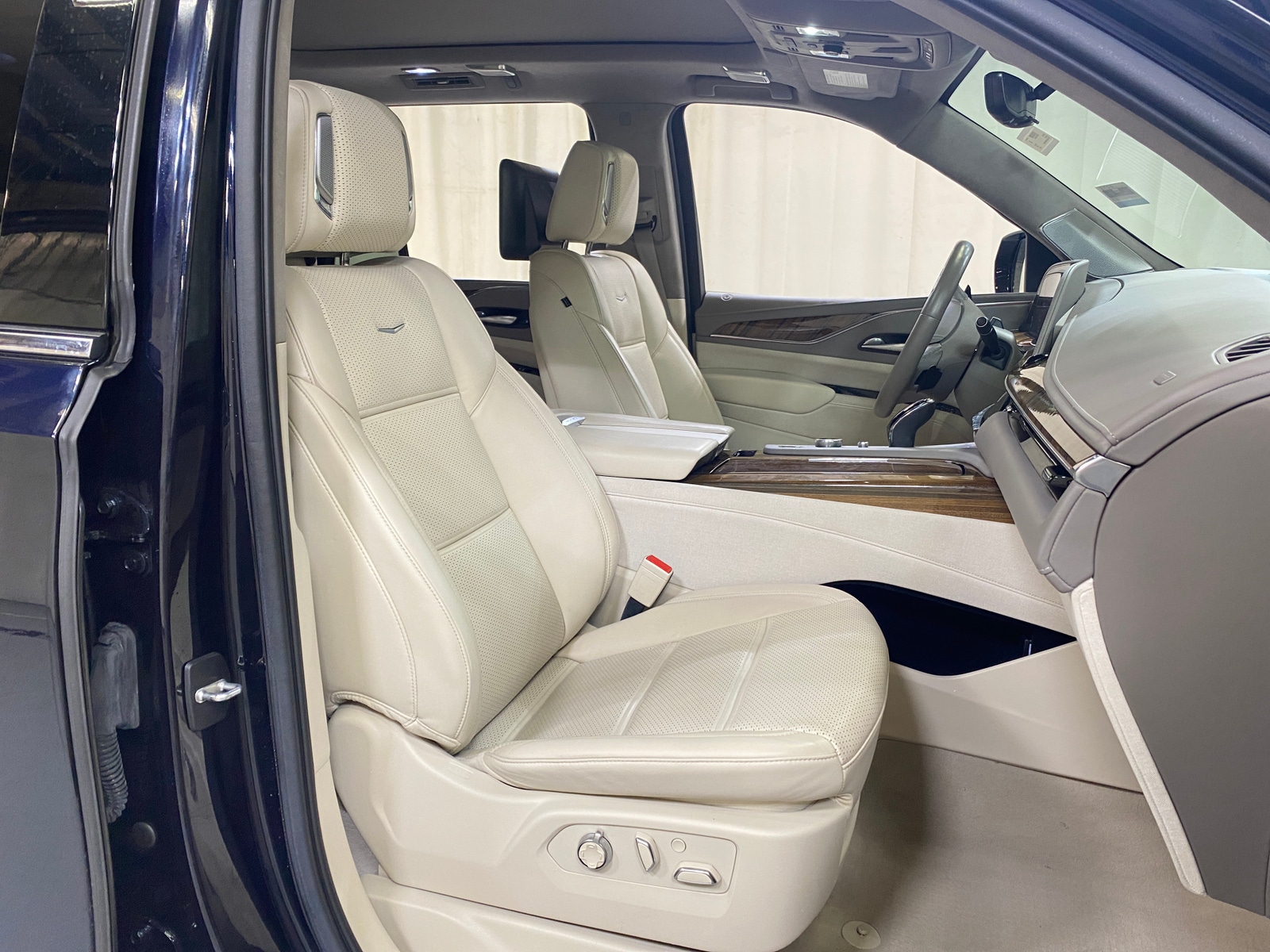 Thumbnail: 2021 Cadillac Escalade - 2