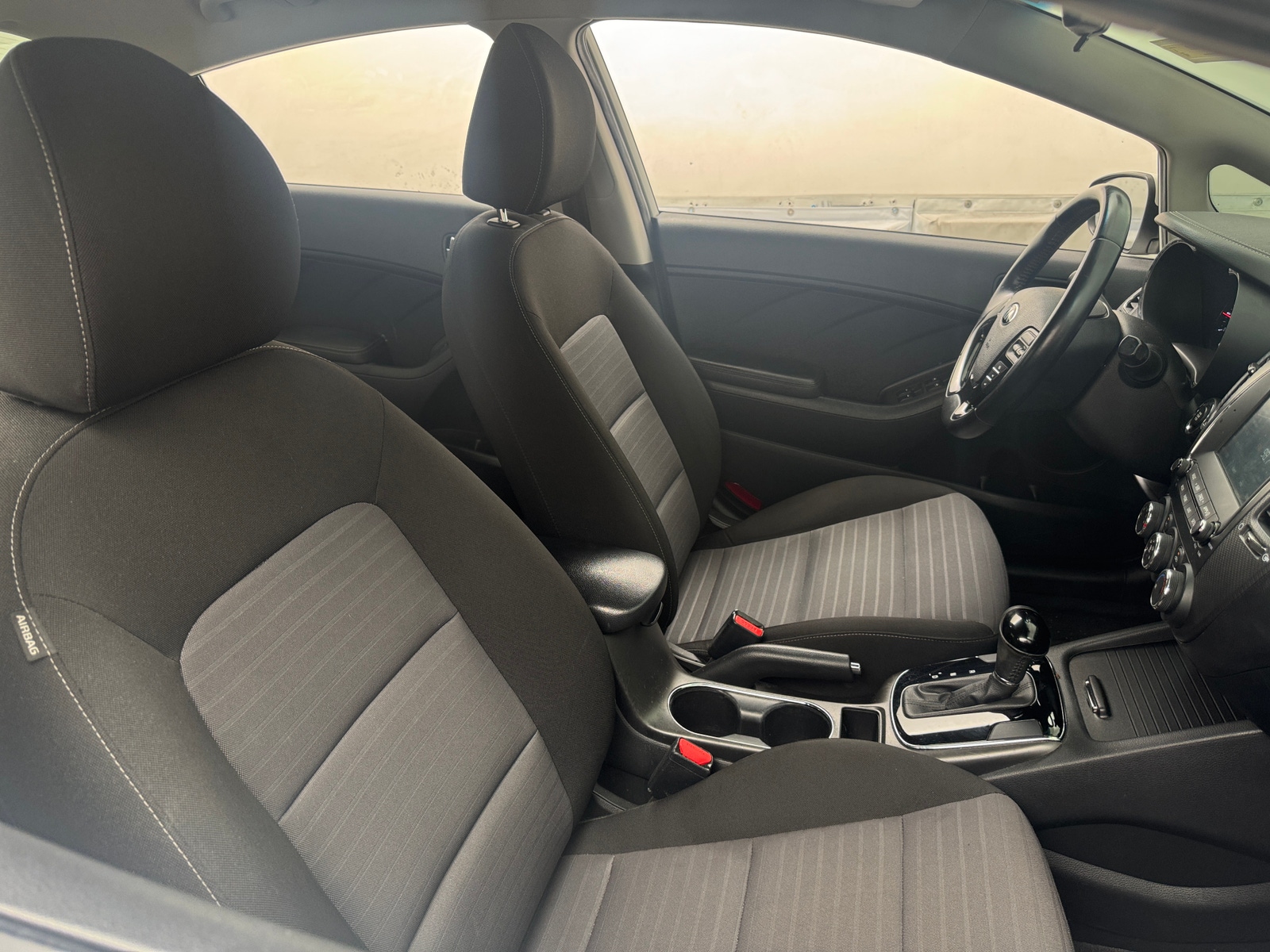 Thumbnail: 2017 Kia Forte - 2