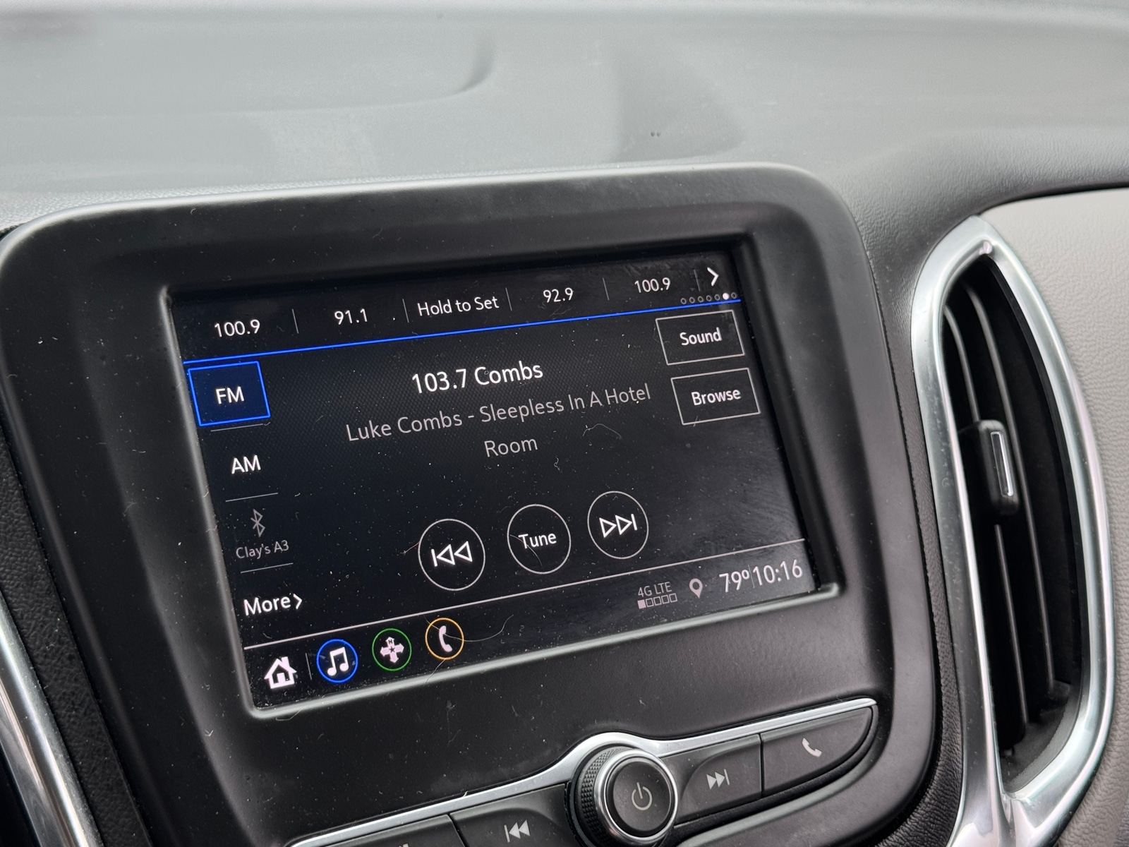 Thumbnail: 2021 Chevrolet Equinox - 4