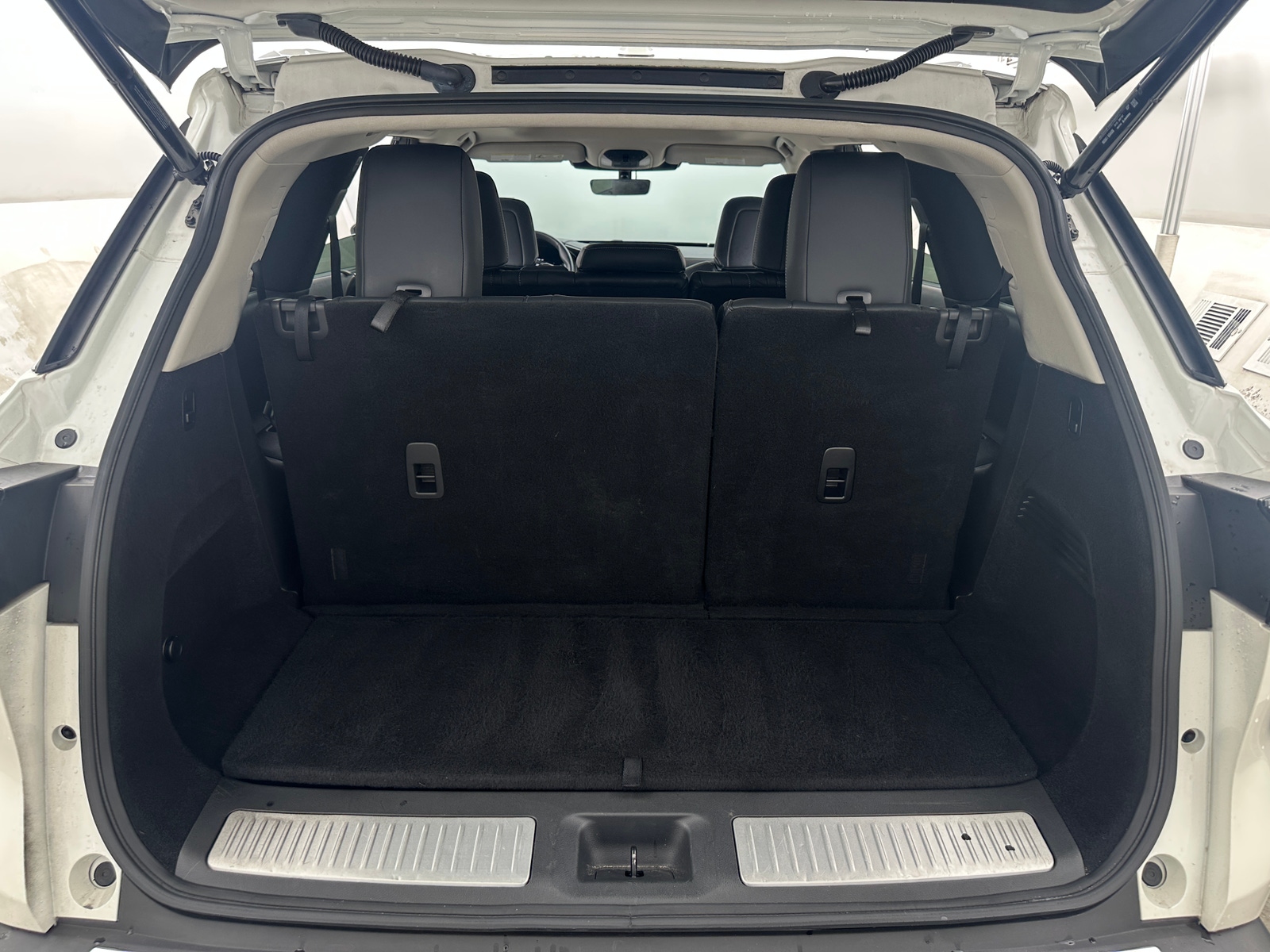 Thumbnail: 2023 INFINITI QX60 - 6