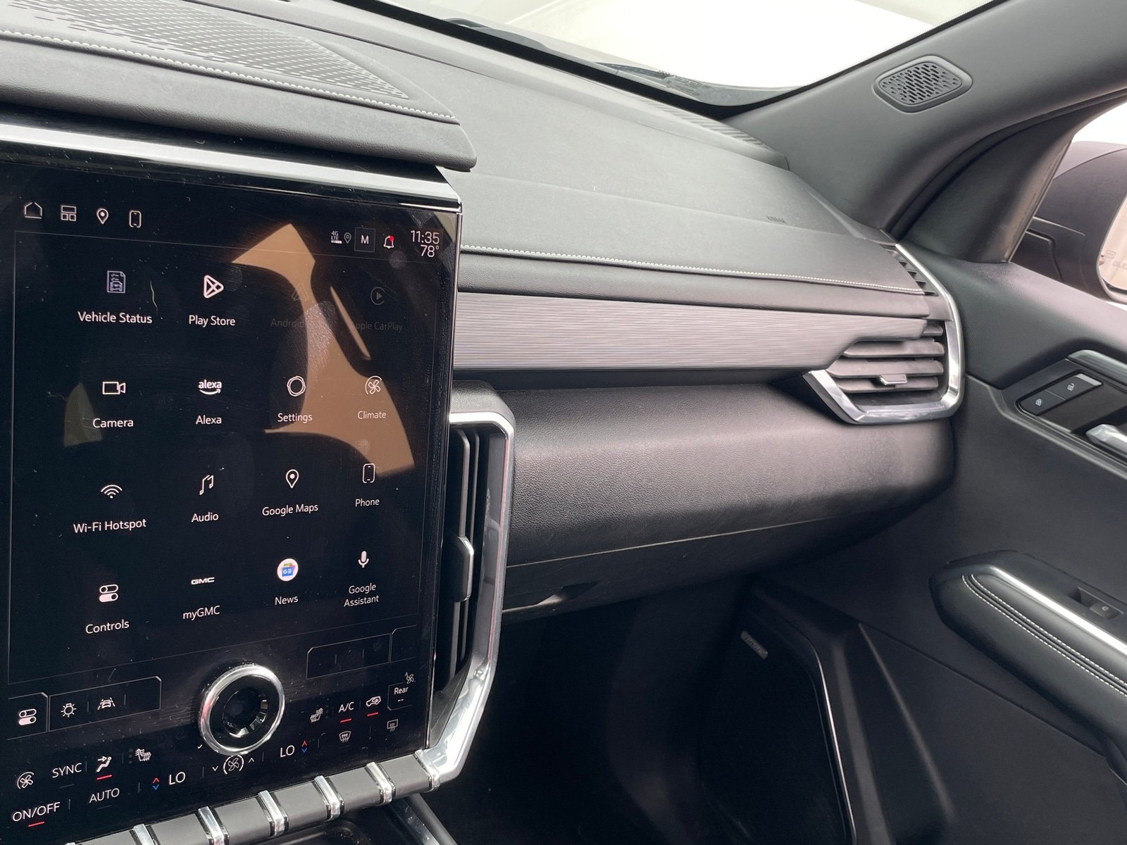 Thumbnail: 2024 GMC Acadia - 4