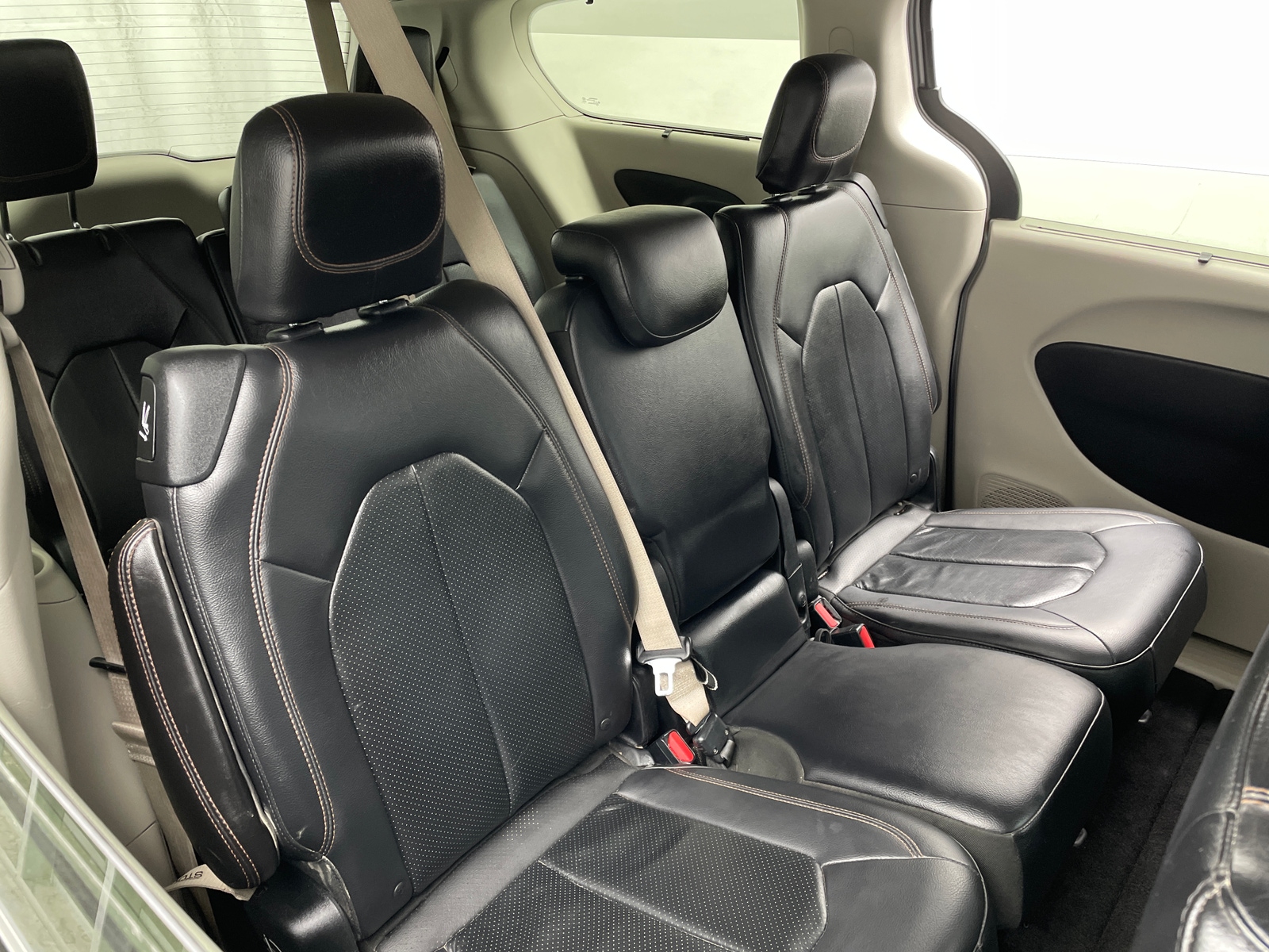 Thumbnail: 2018 Chrysler Pacifica - 5