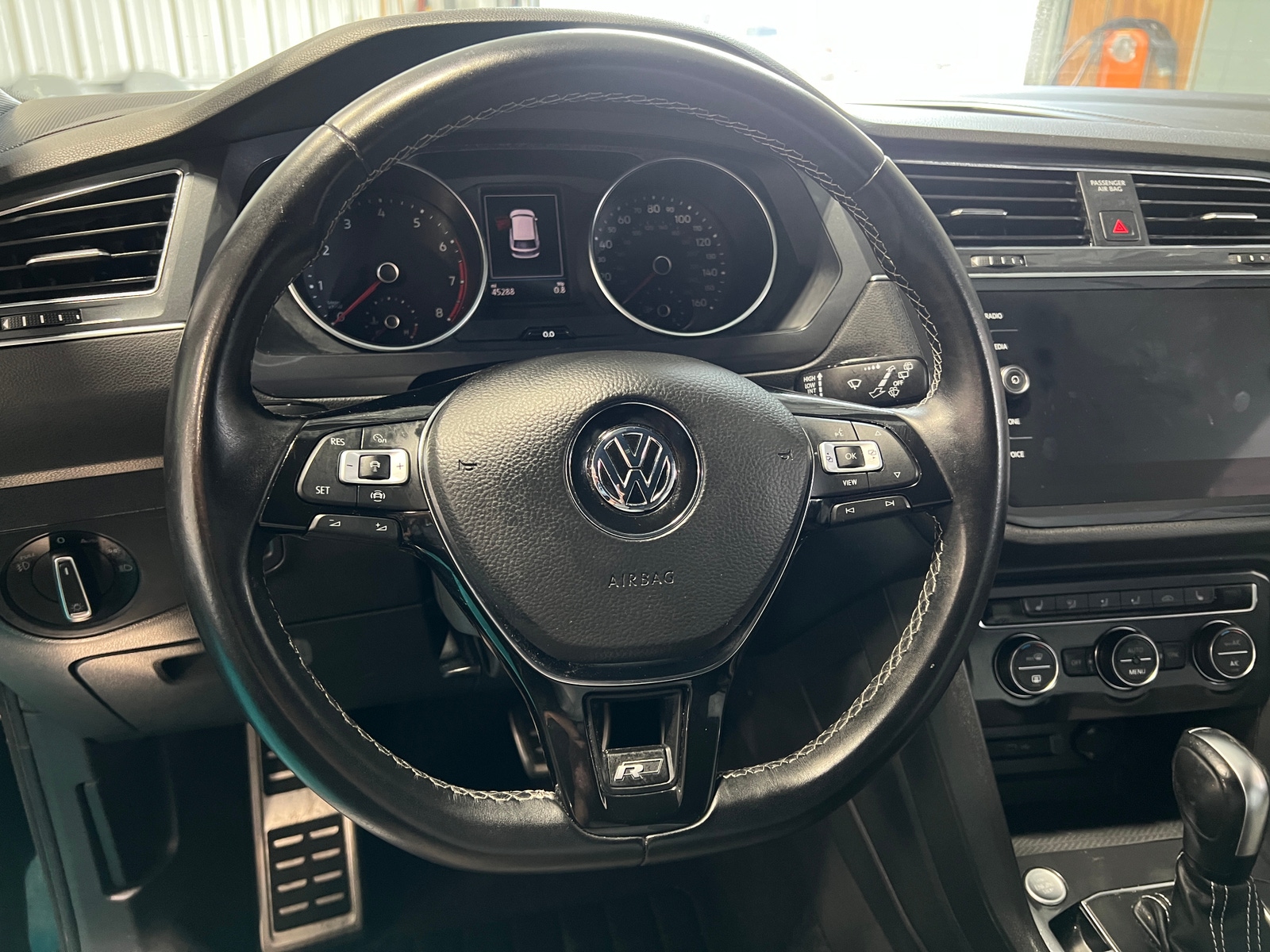 Thumbnail: 2021 Volkswagen Tiguan - 4
