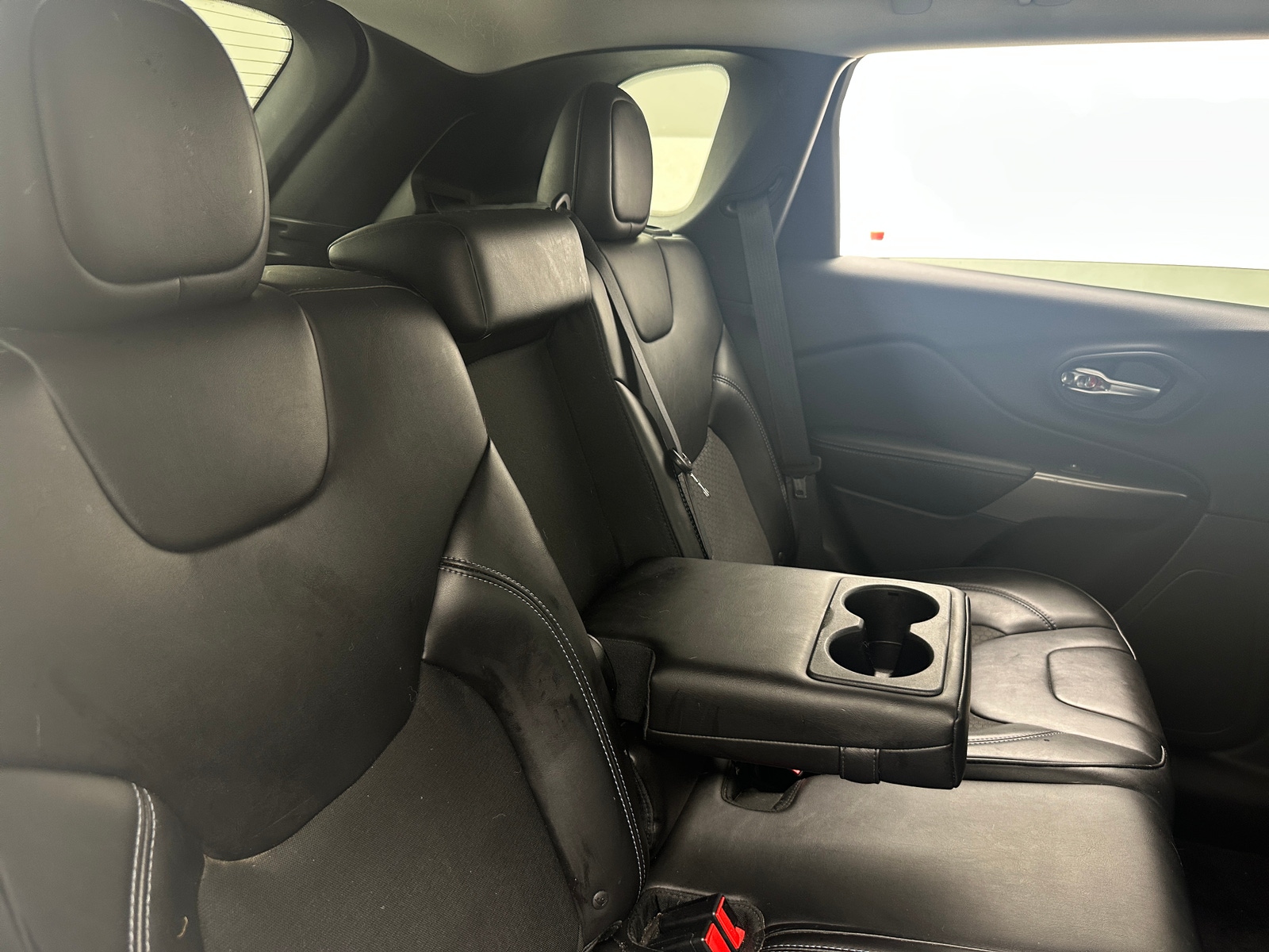 Thumbnail: 2019 Jeep Cherokee - 6