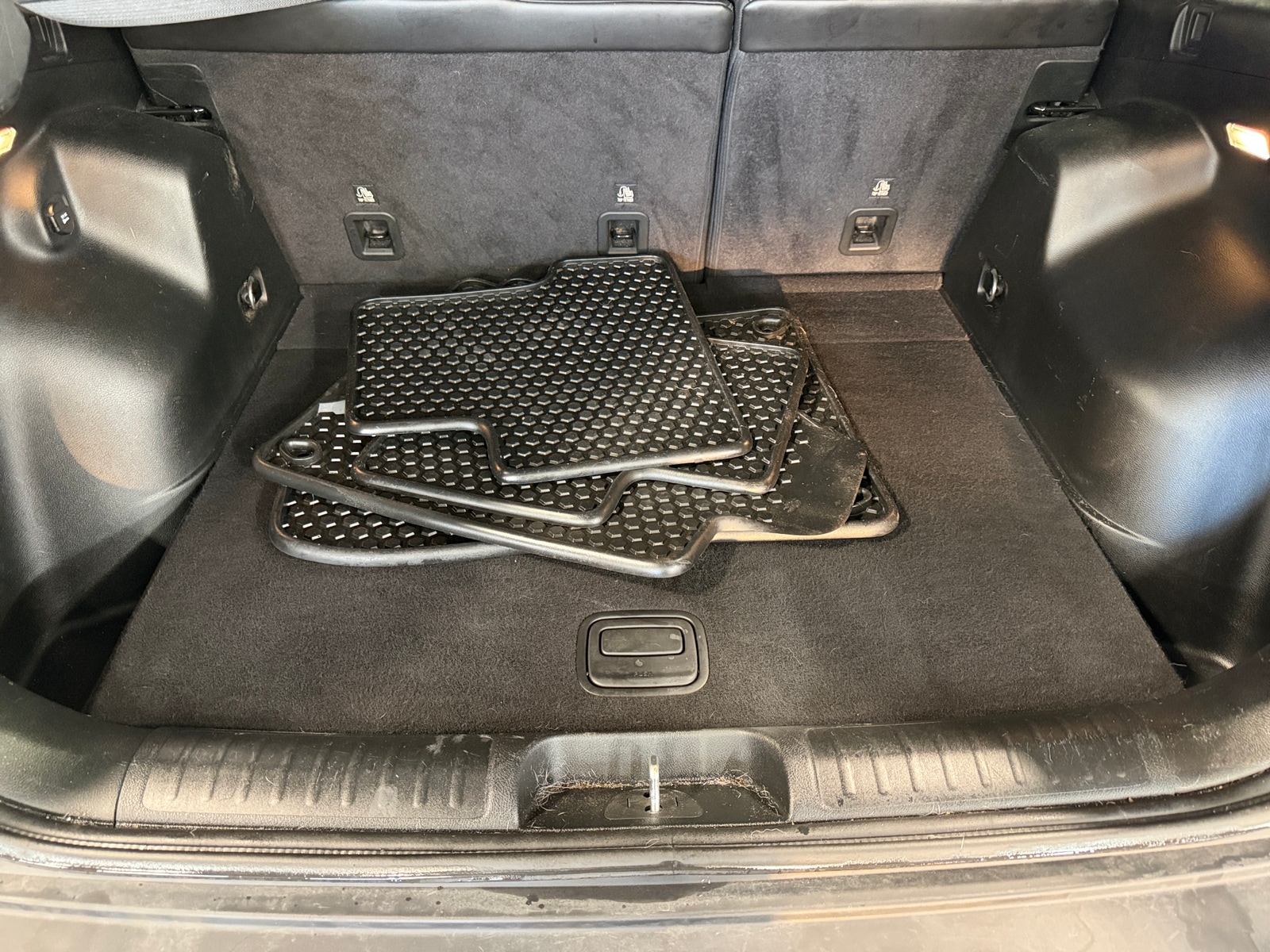 Thumbnail: 2019 Jeep Cherokee - 7
