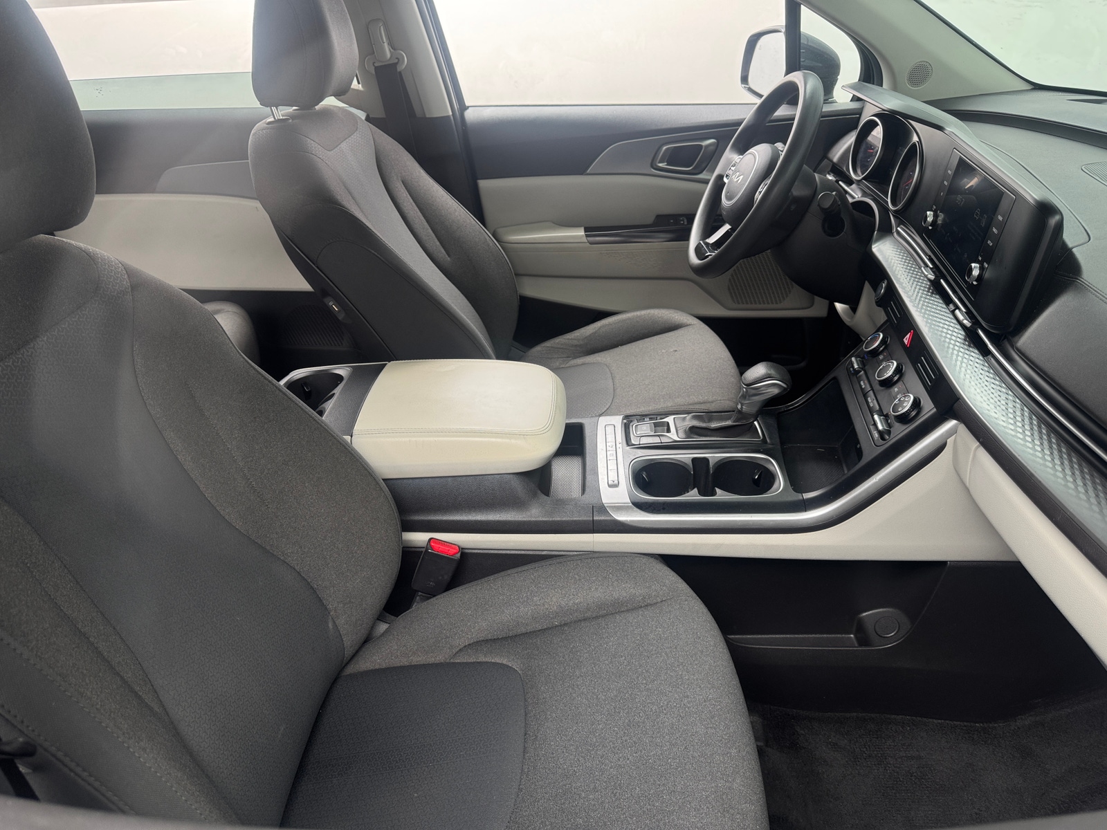 Thumbnail: 2023 Kia Carnival - 2