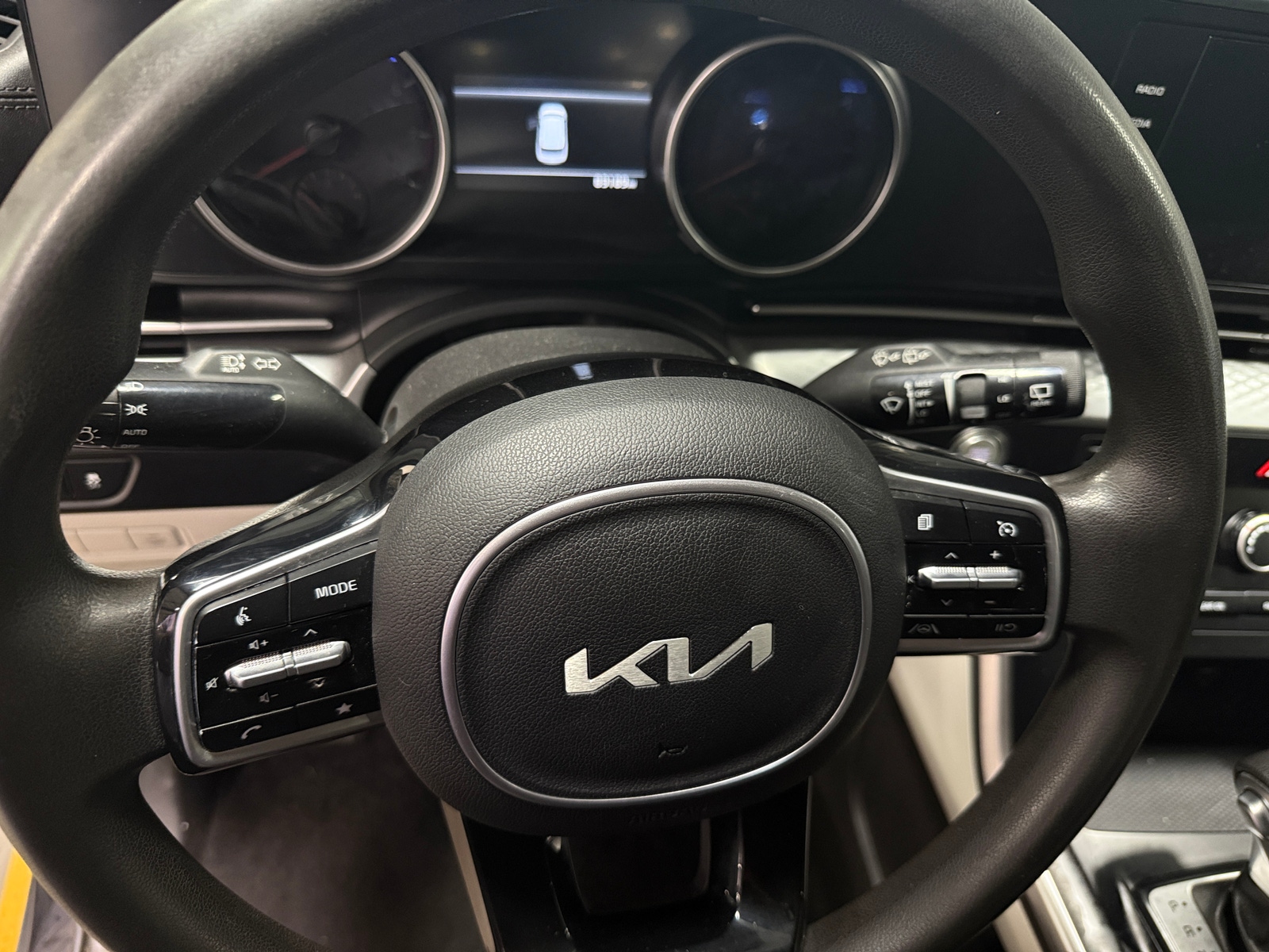 Thumbnail: 2023 Kia Carnival - 5