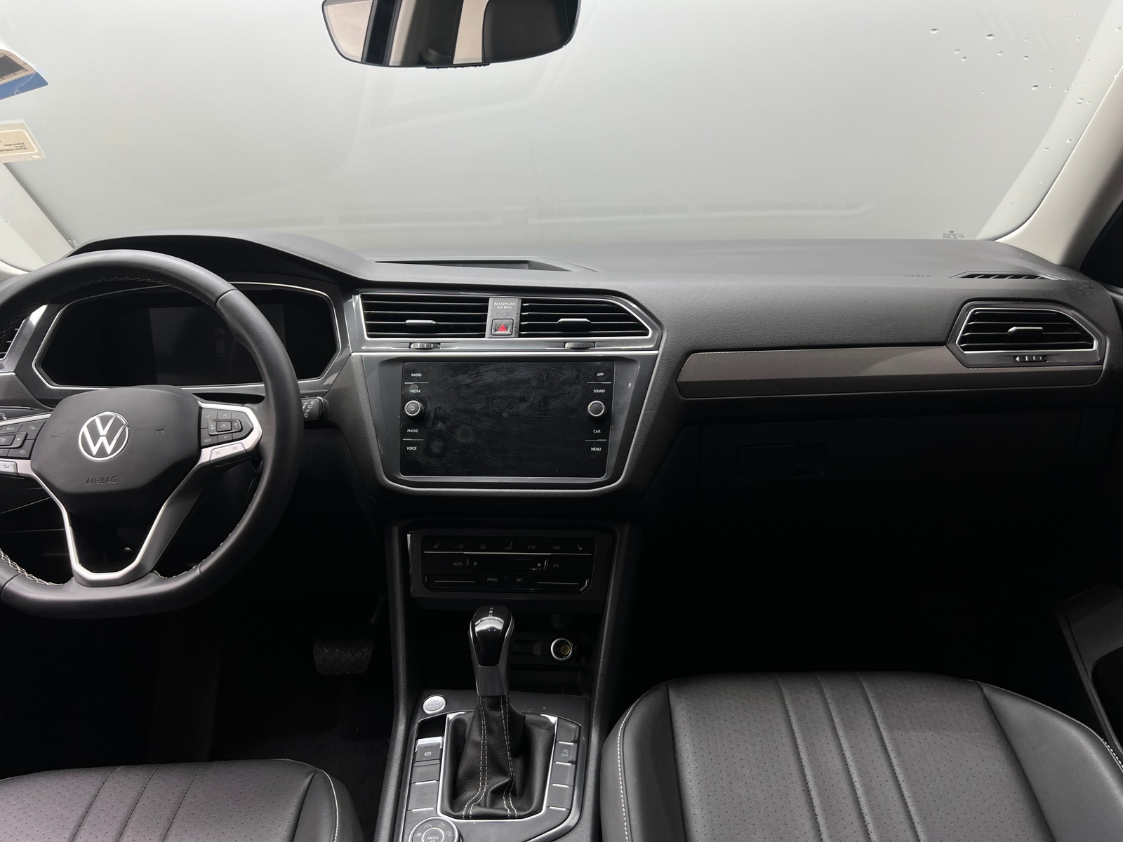 Thumbnail: 2023 Volkswagen Tiguan - 2