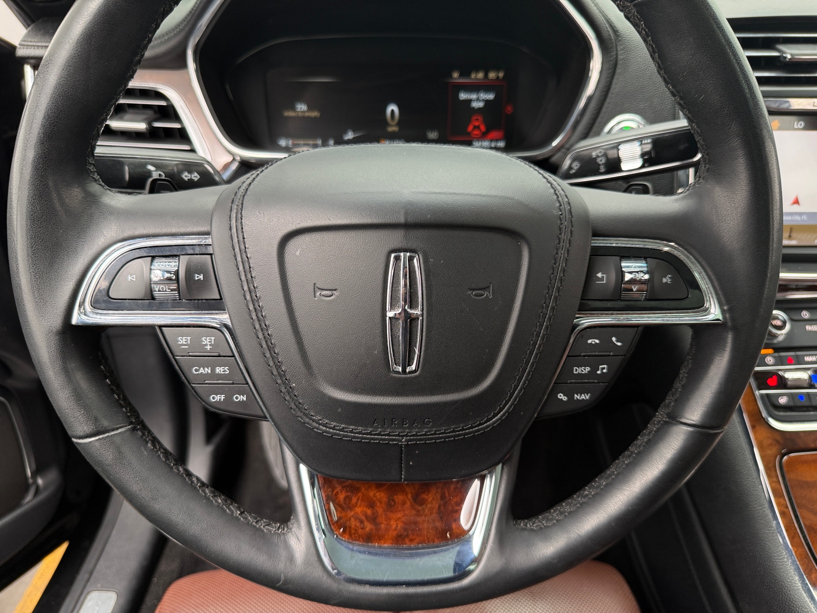Thumbnail: 2018 Lincoln Continental - 4