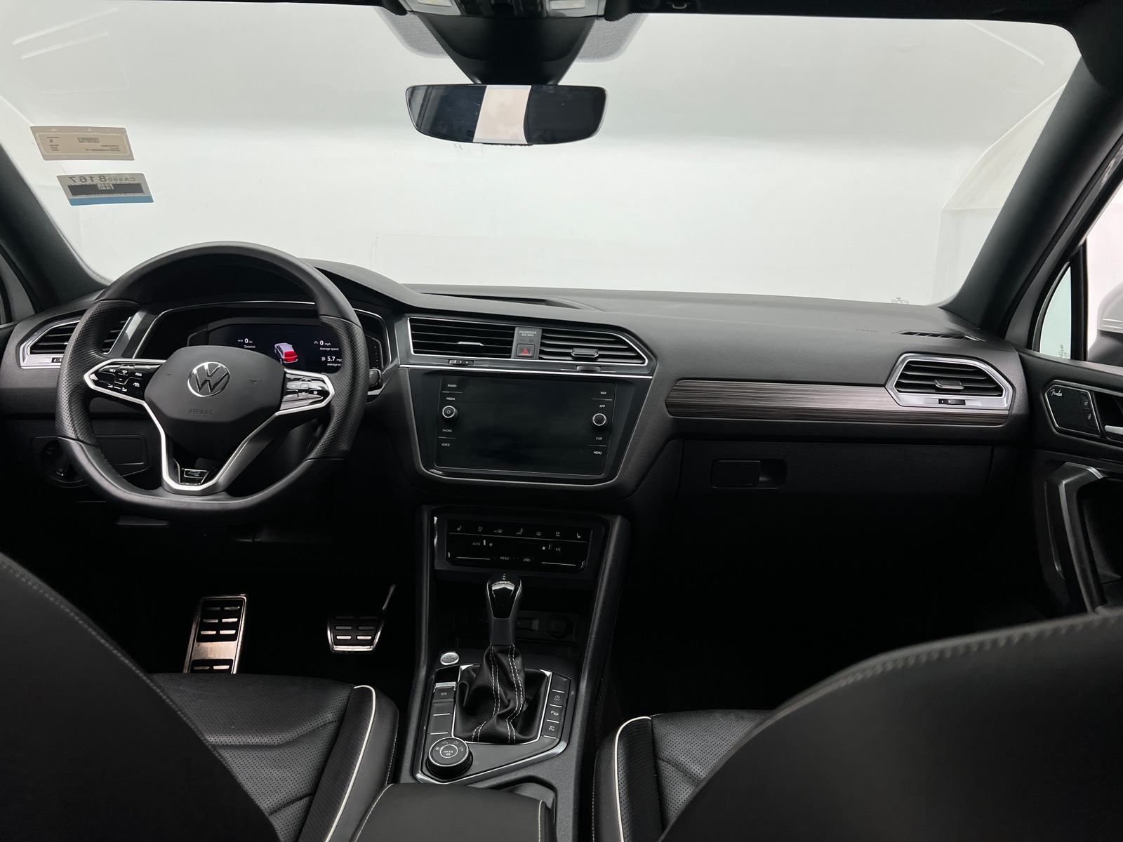 Thumbnail: 2022 Volkswagen Tiguan - 2