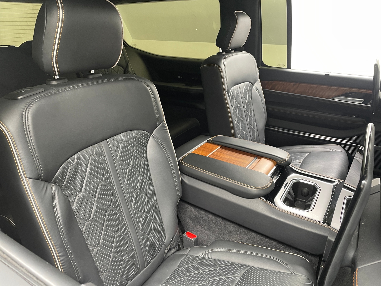 Thumbnail: 2024 Jeep Grand Wagoneer - 5