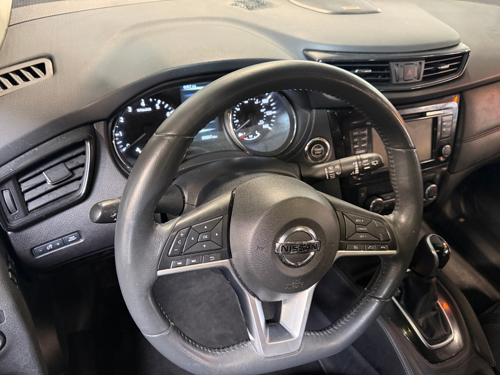 Thumbnail: 2017 Nissan Rogue - 4