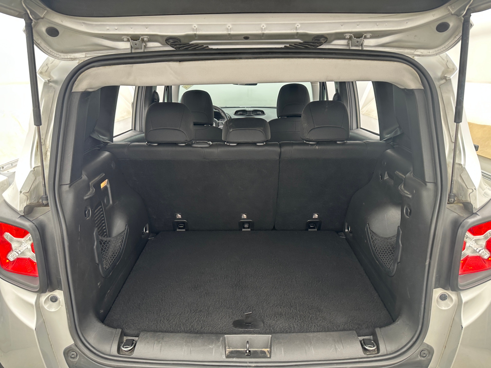 Thumbnail: 2018 Jeep Renegade - 7
