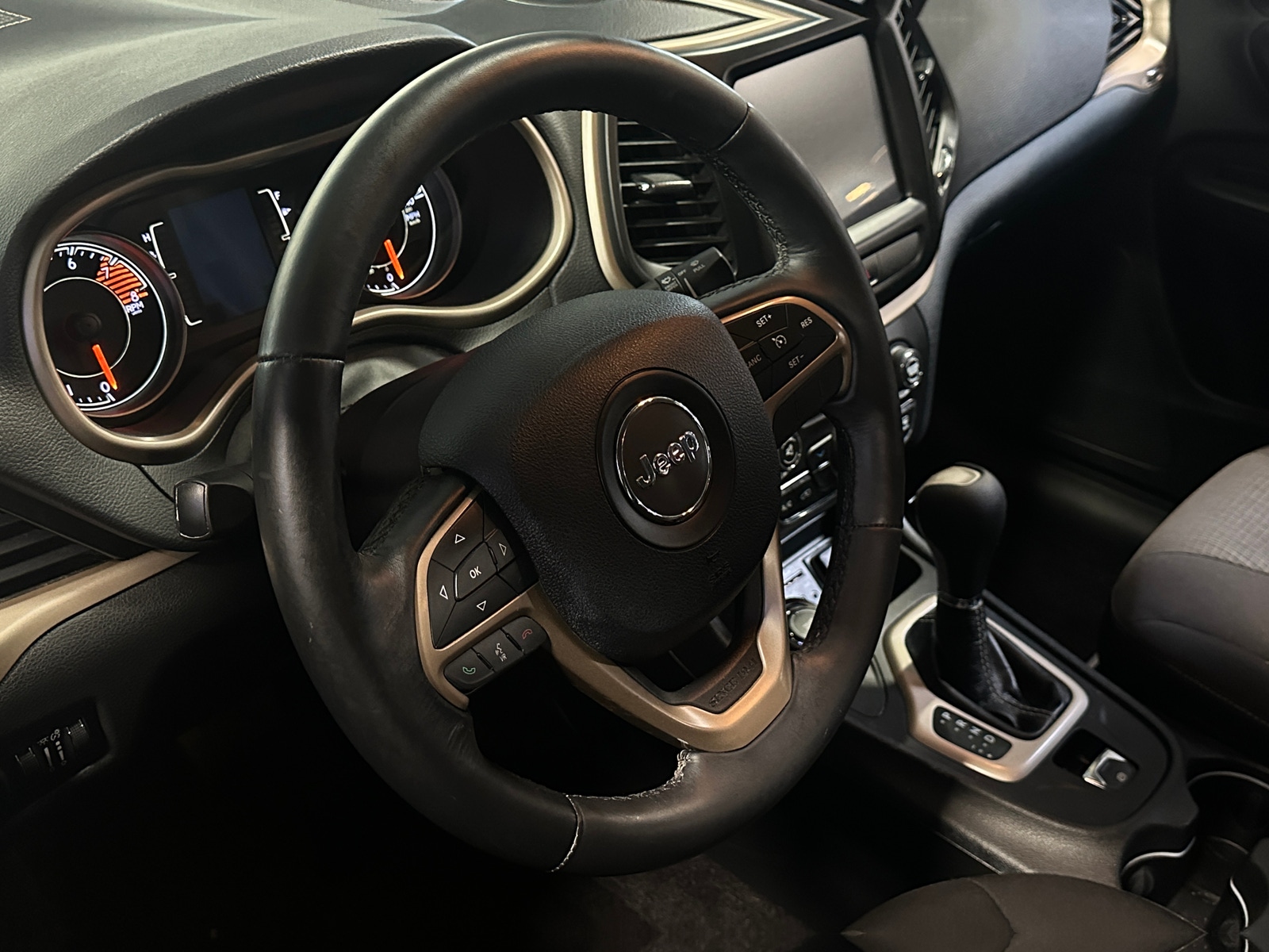 Thumbnail: 2016 Jeep Cherokee - 5