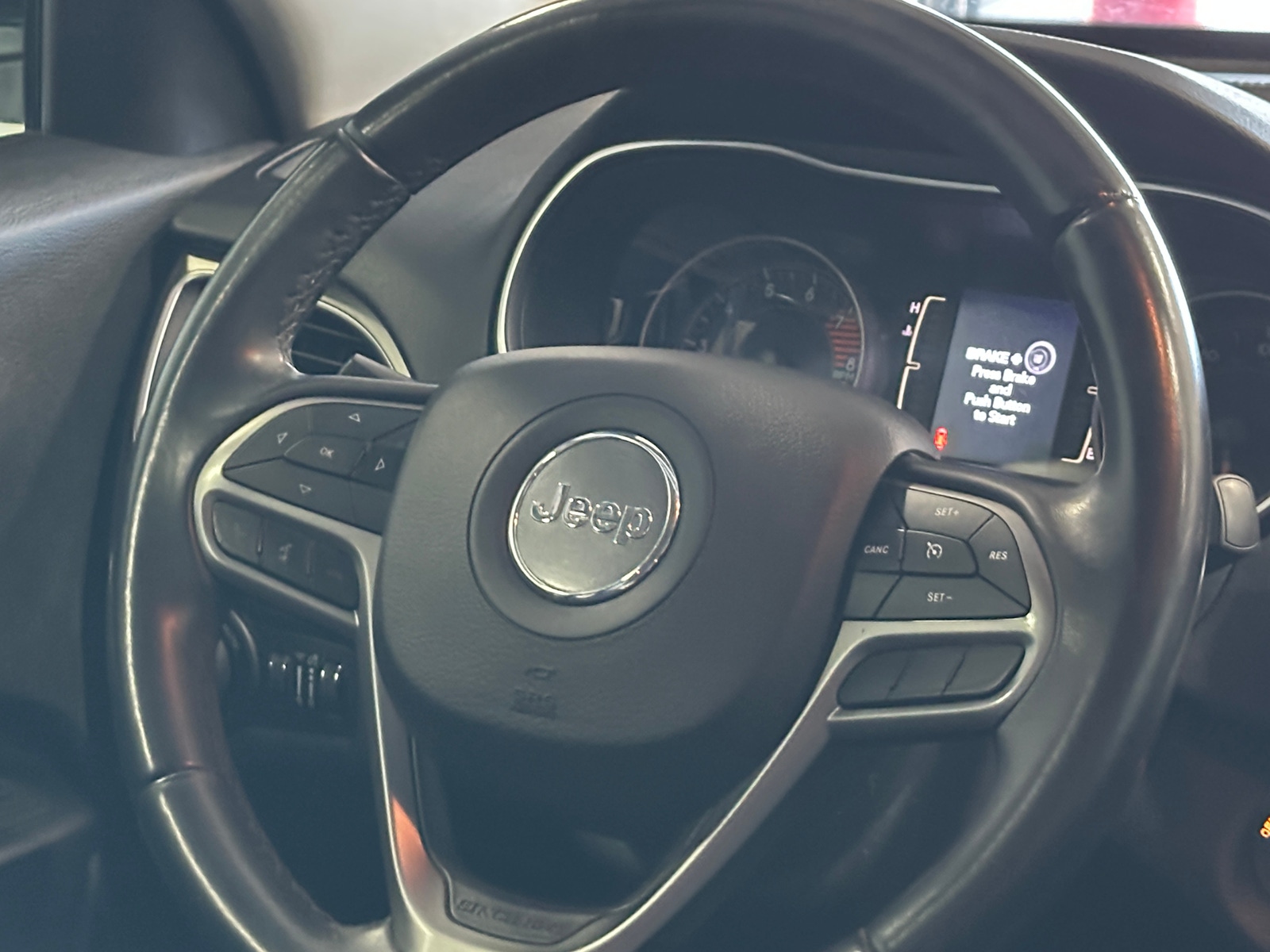 Thumbnail: 2019 Jeep Cherokee - 5