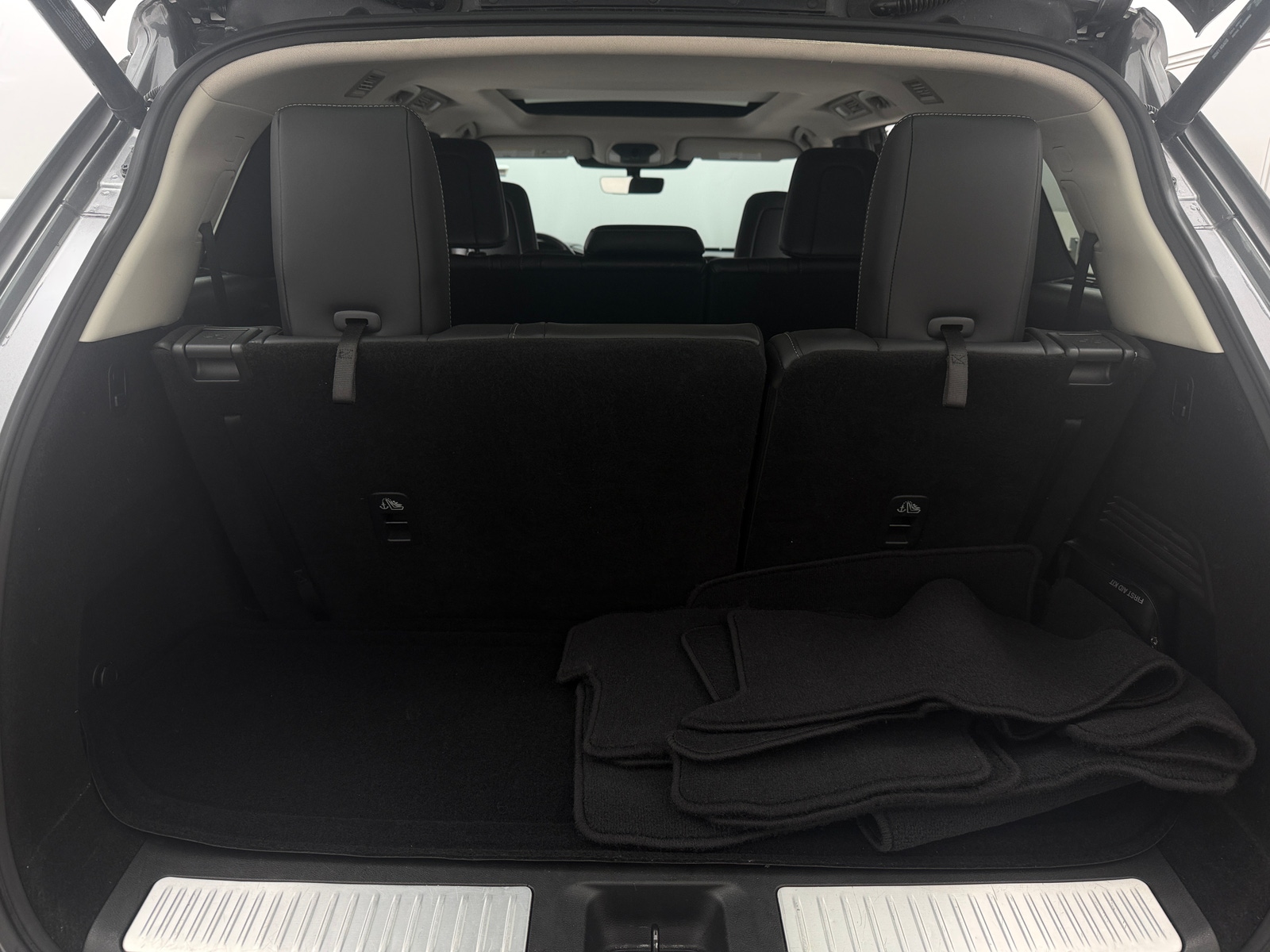 Thumbnail: 2023 INFINITI QX60 - 6