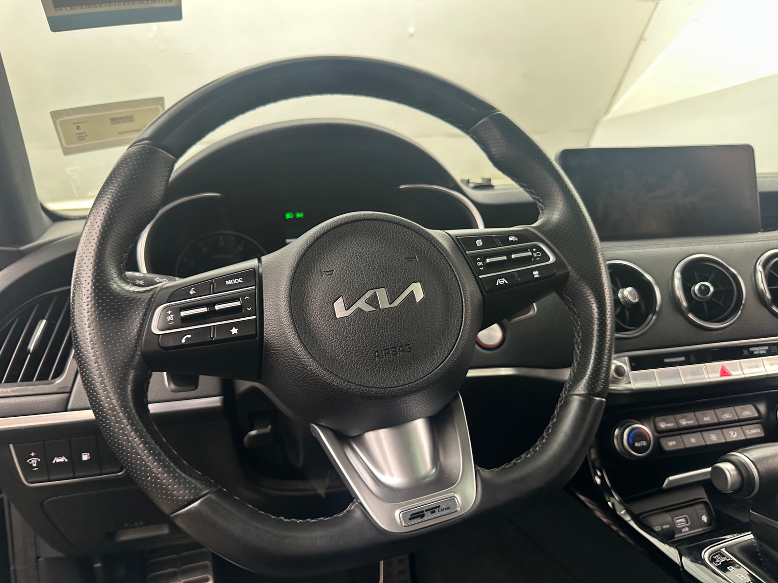 Thumbnail: 2023 Kia Stinger - 4