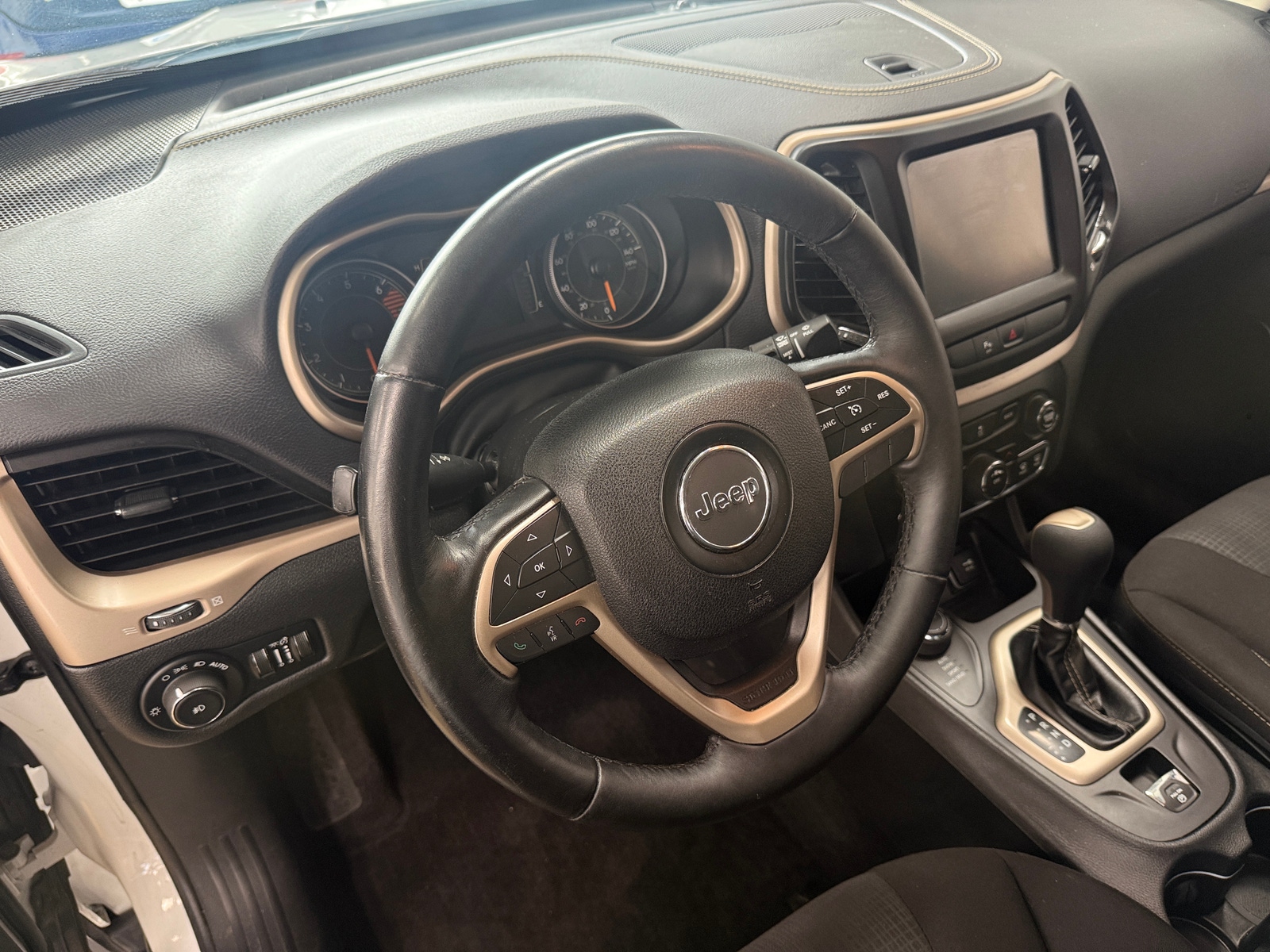 Thumbnail: 2017 Jeep Cherokee - 5