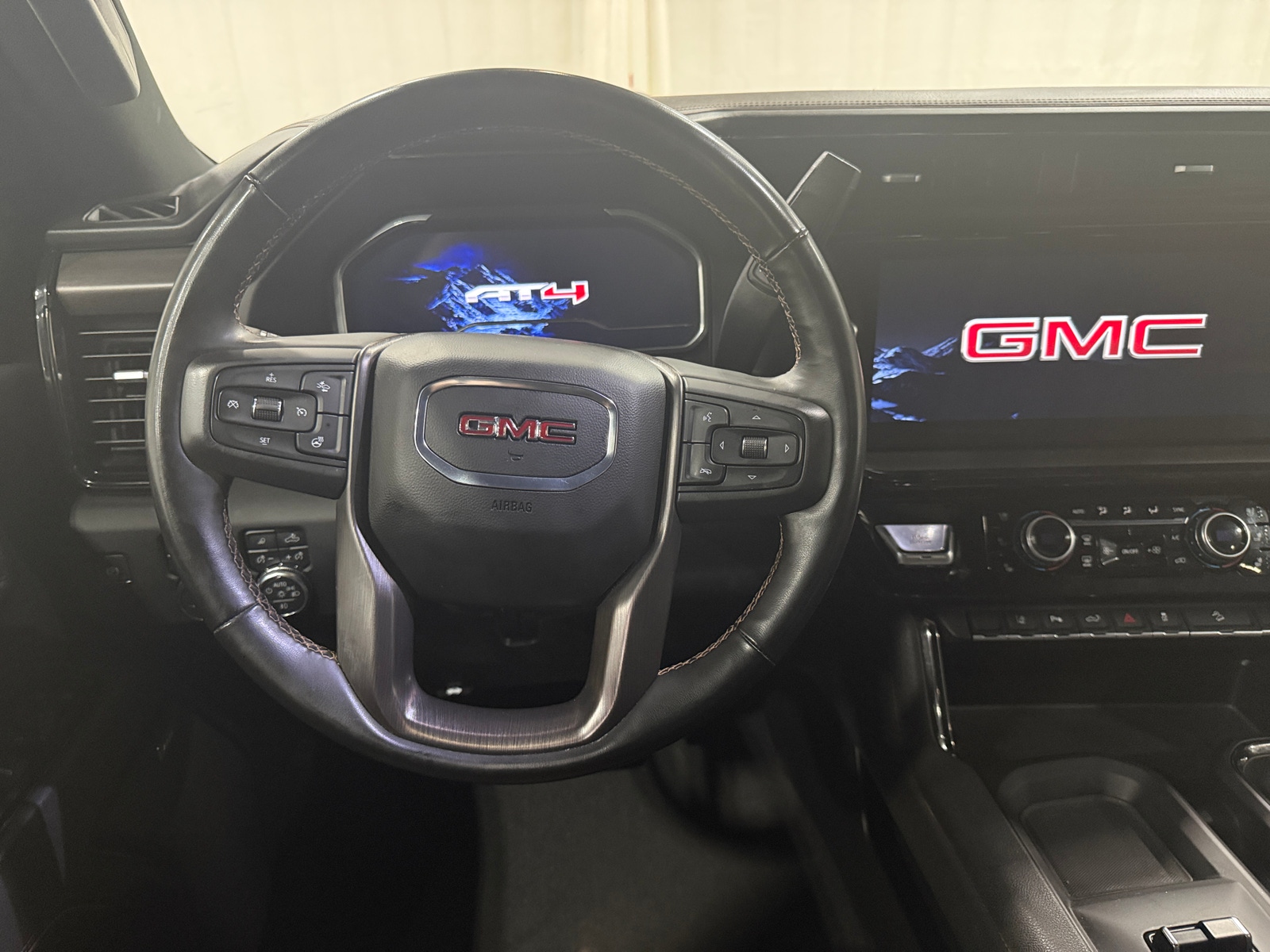 Thumbnail: 2024 GMC Sierra 2500 - 4