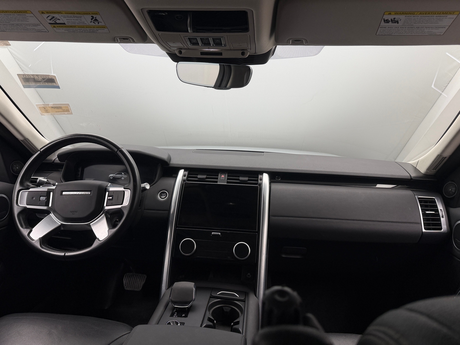 Thumbnail: 2022 Land Rover Discovery - 2