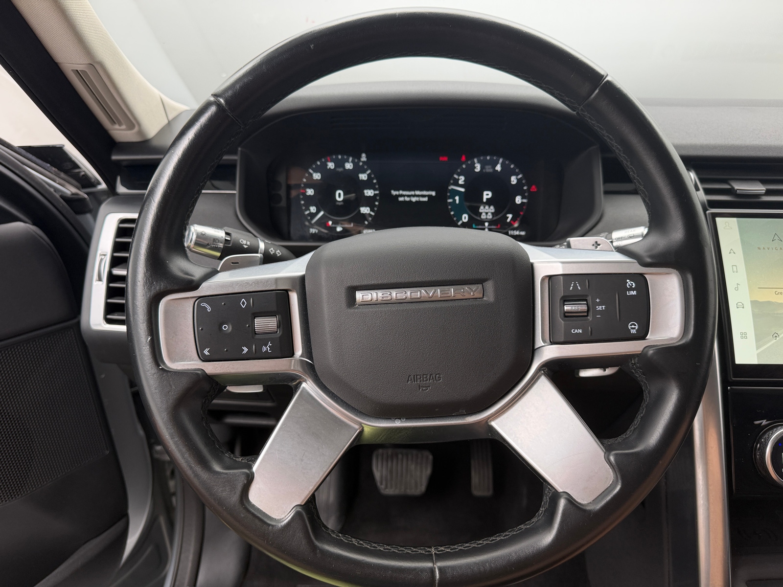 Thumbnail: 2022 Land Rover Discovery - 4