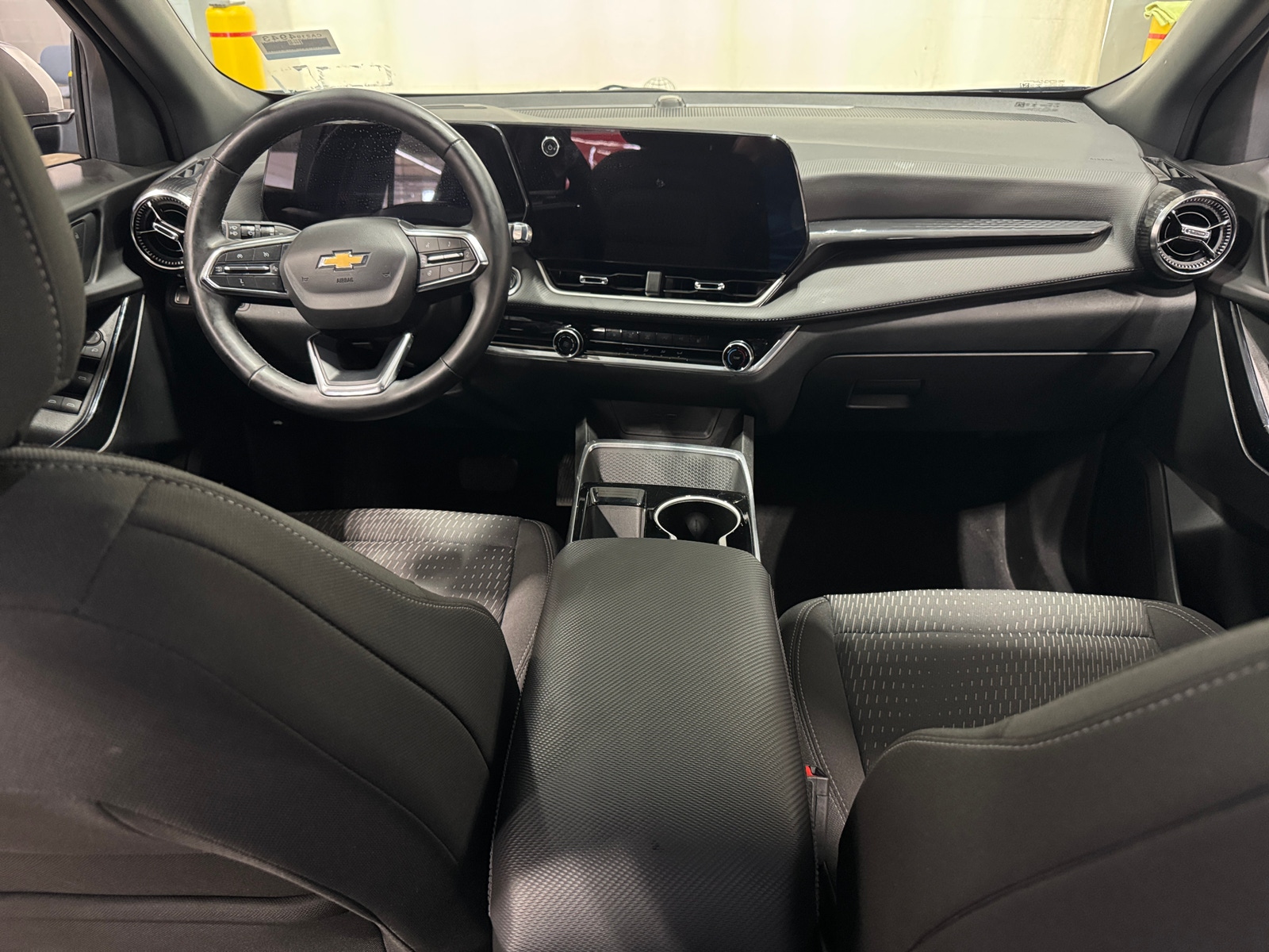 Thumbnail: 2025 Chevrolet Equinox - 3