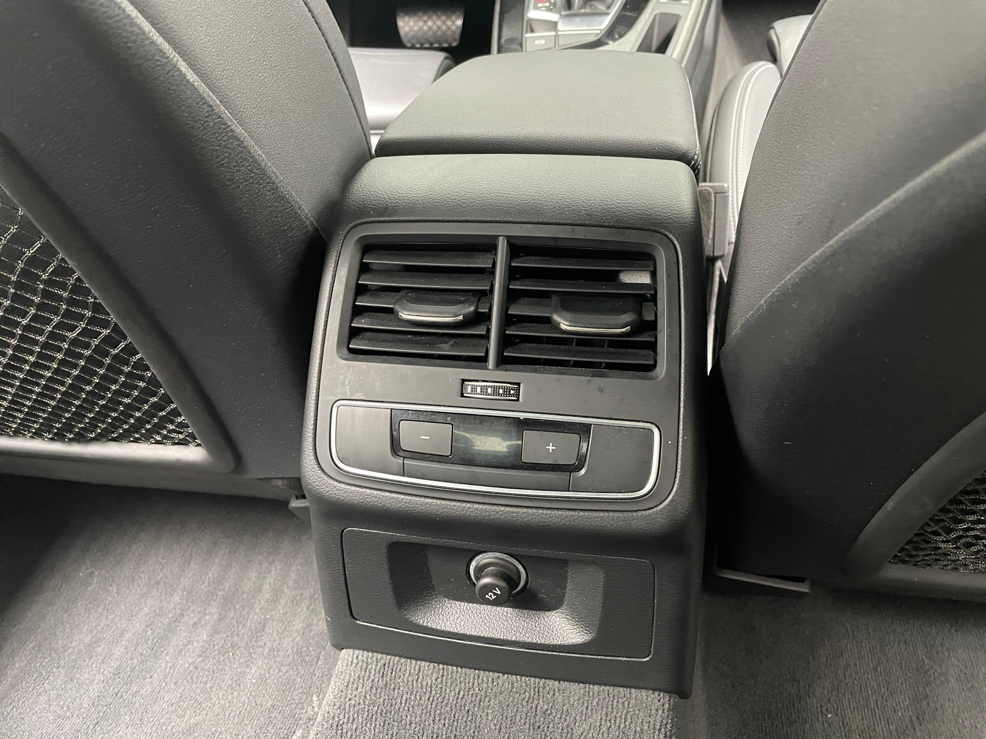 2022 Audi A4 Premium - Photo 4