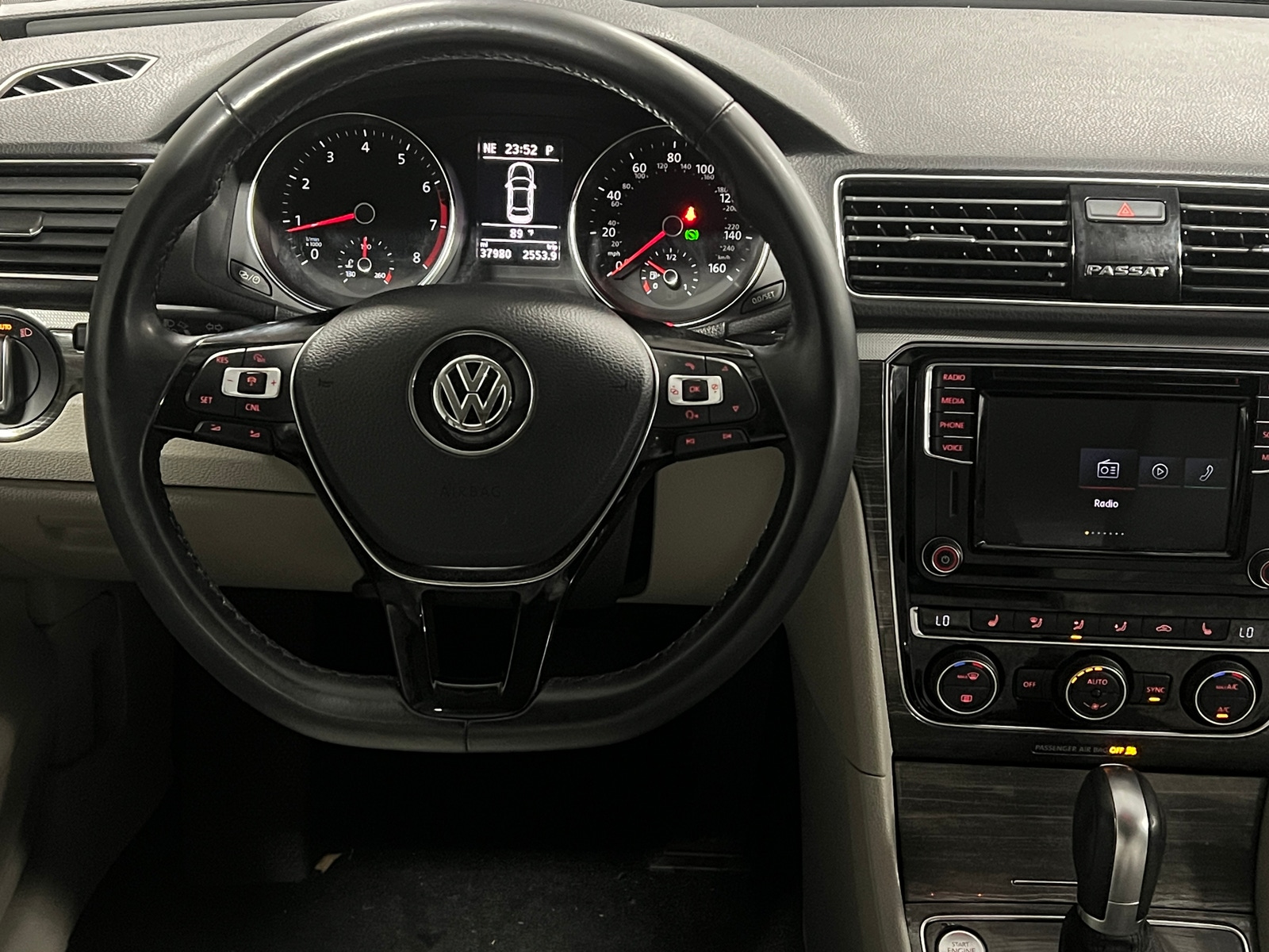 Thumbnail: 2018 Volkswagen Passat - 4