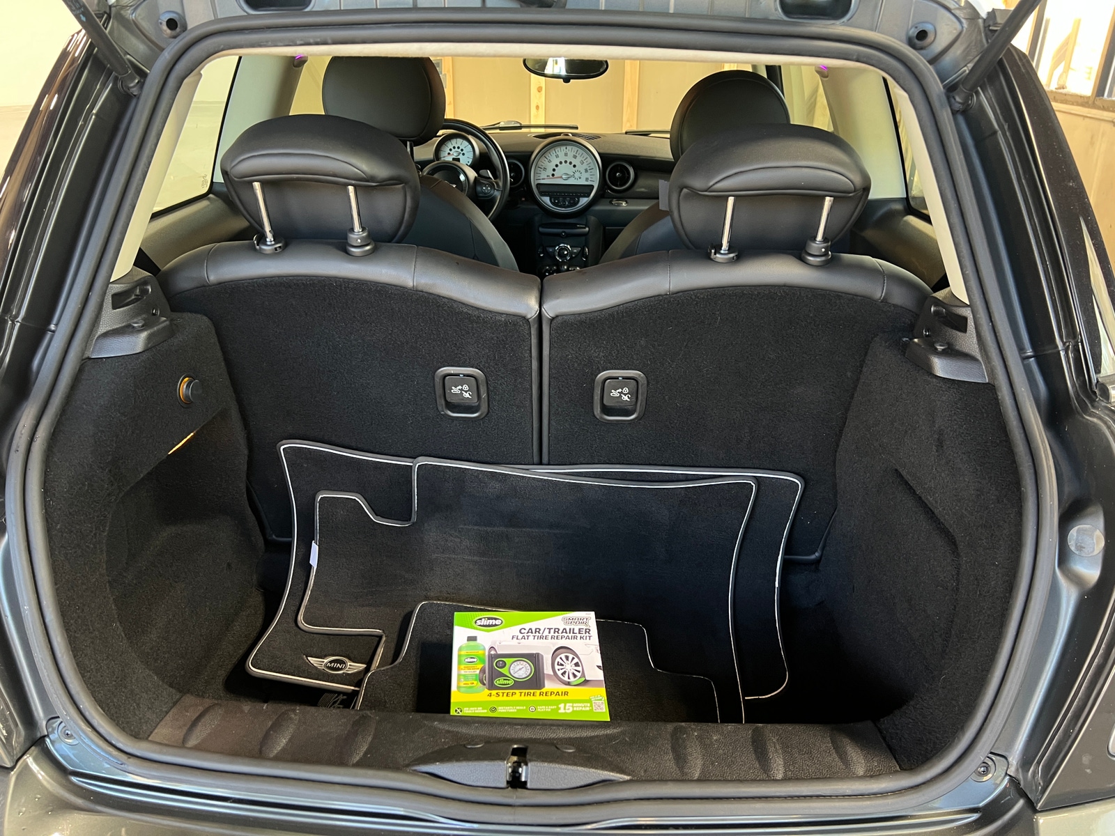 Thumbnail: 2012 MINI Cooper Hardtop - 7
