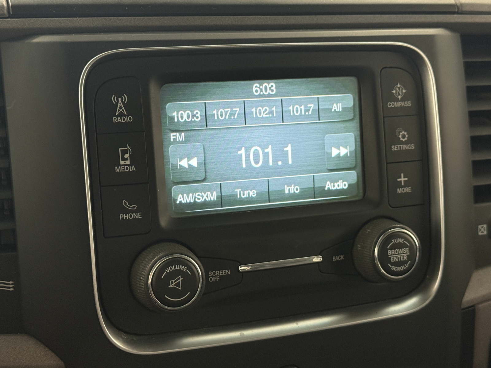 Thumbnail: 2019 RAM 1500 Classic - 4