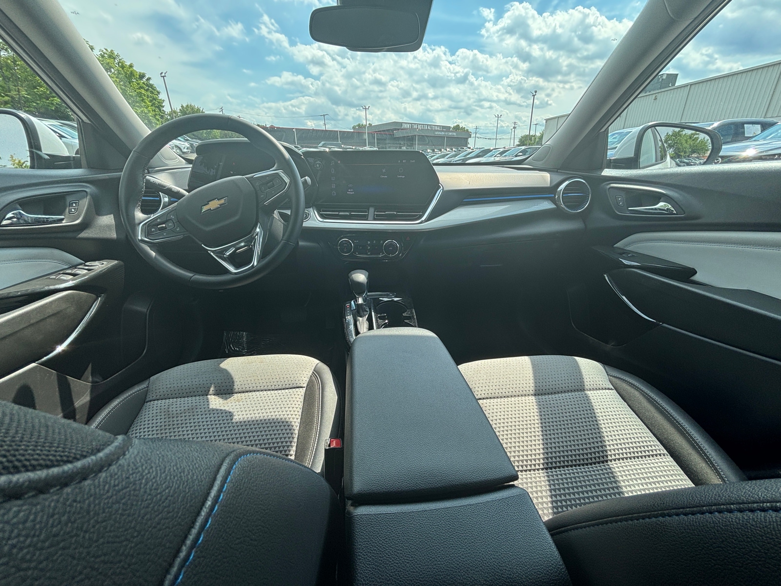 Thumbnail: 2025 Chevrolet Trax - 3