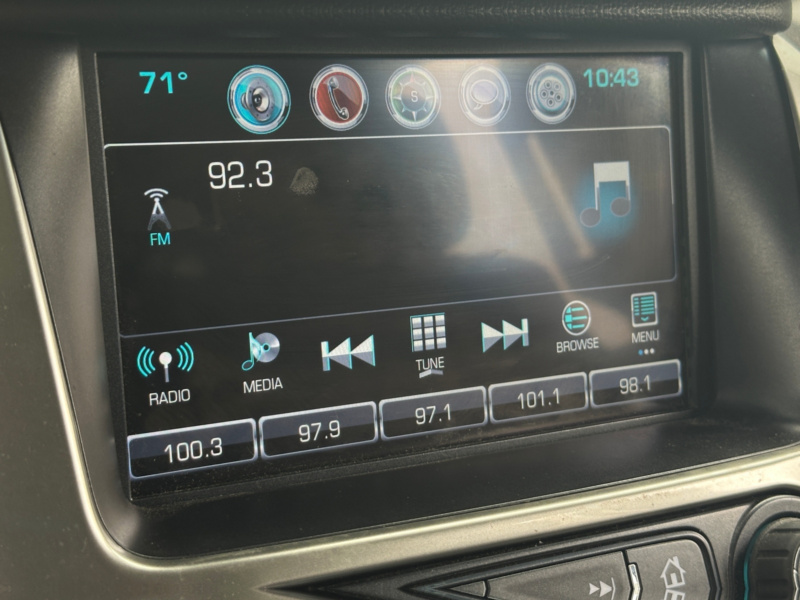 Thumbnail: 2018 Chevrolet Suburban - 3