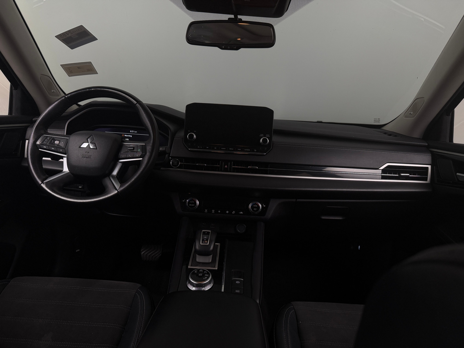 Thumbnail: 2023 Mitsubishi Outlander - 2
