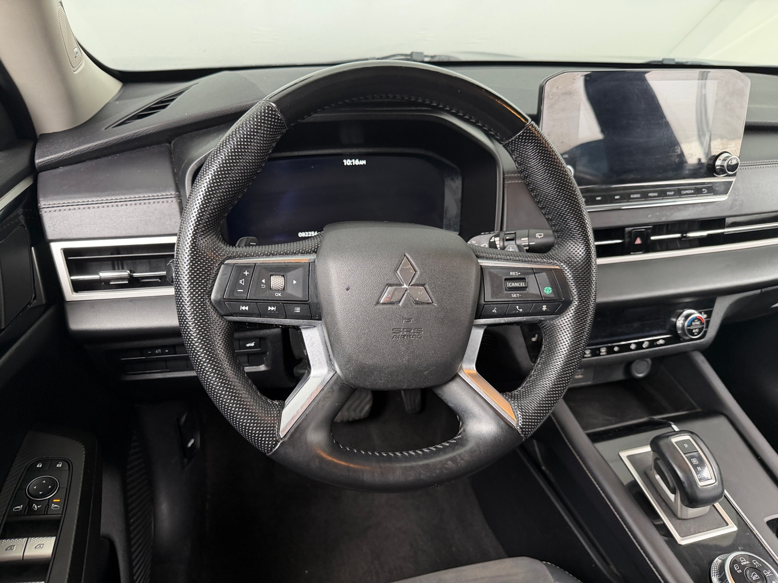 Thumbnail: 2023 Mitsubishi Outlander - 4