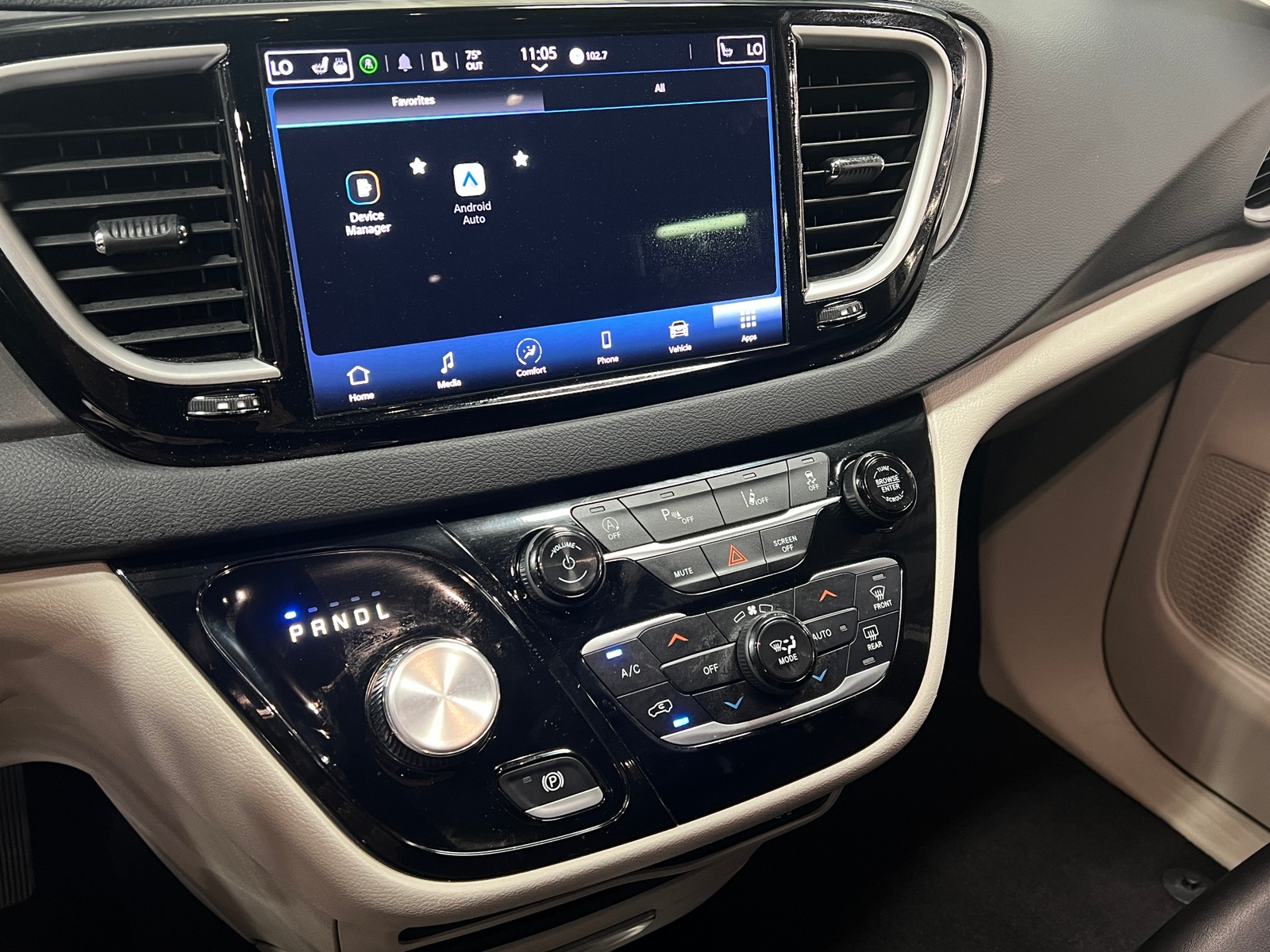 Thumbnail: 2024 Chrysler Pacifica - 3