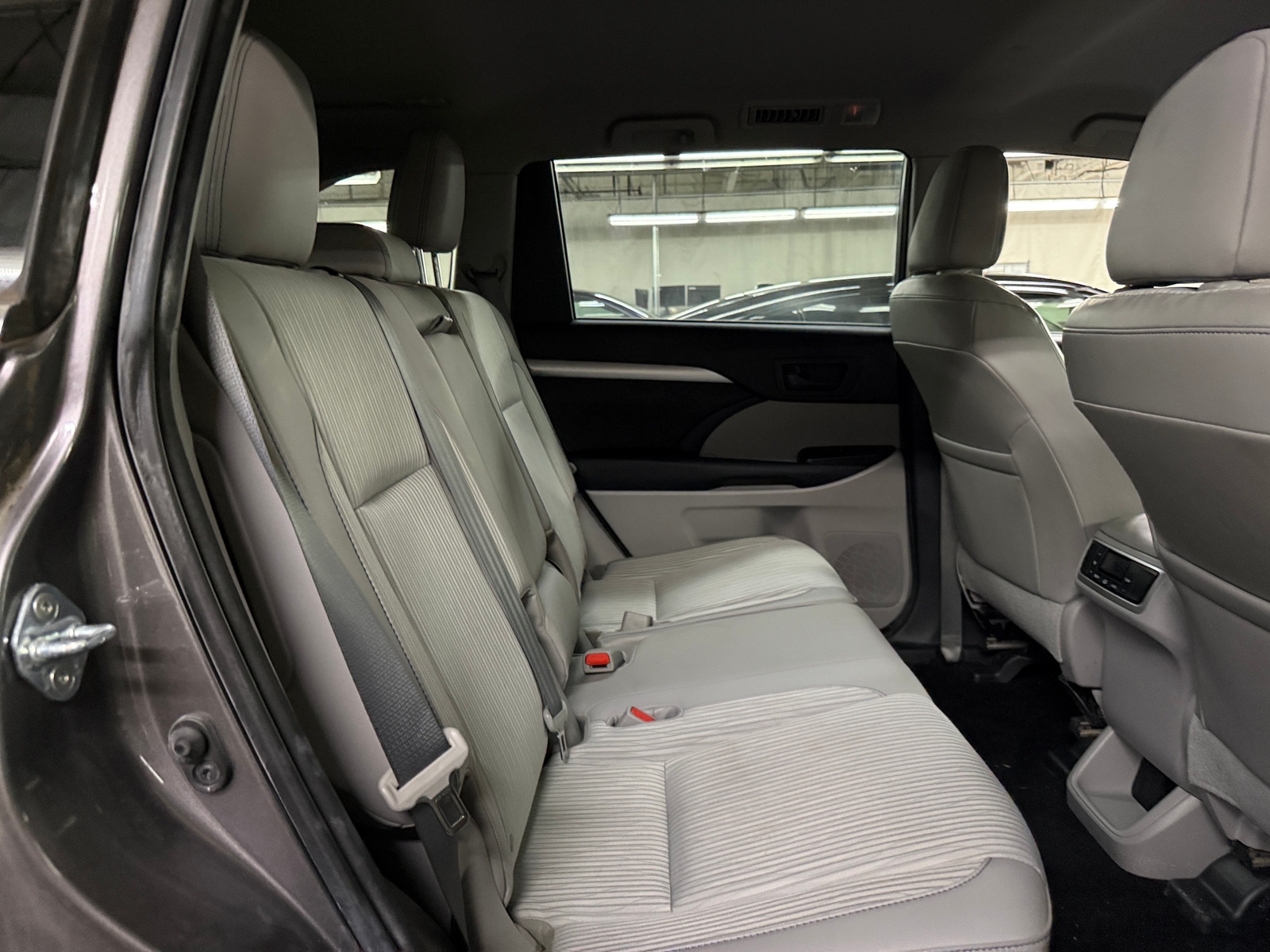 Thumbnail: 2015 Toyota Highlander - 6