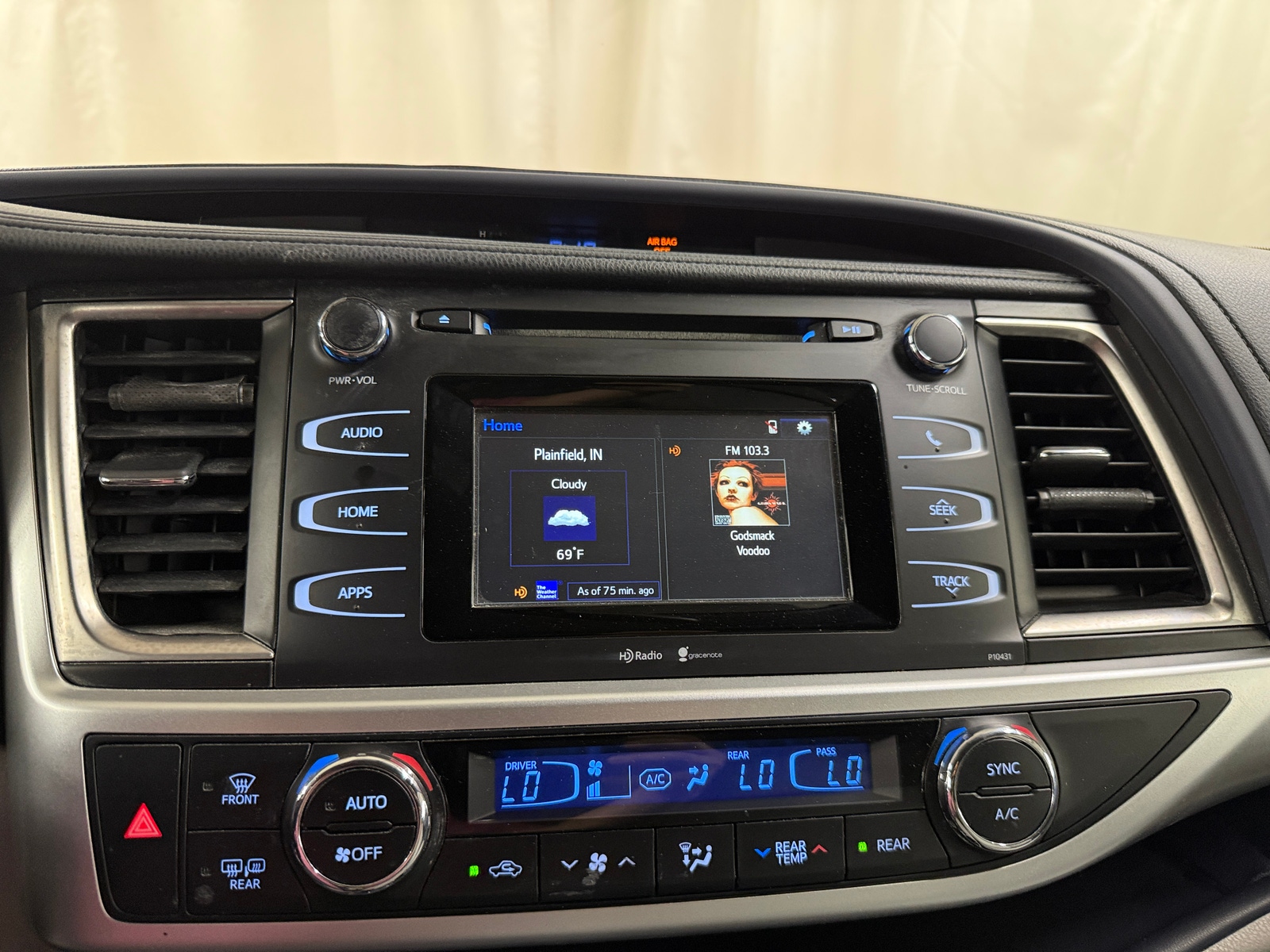 Thumbnail: 2015 Toyota Highlander - 4