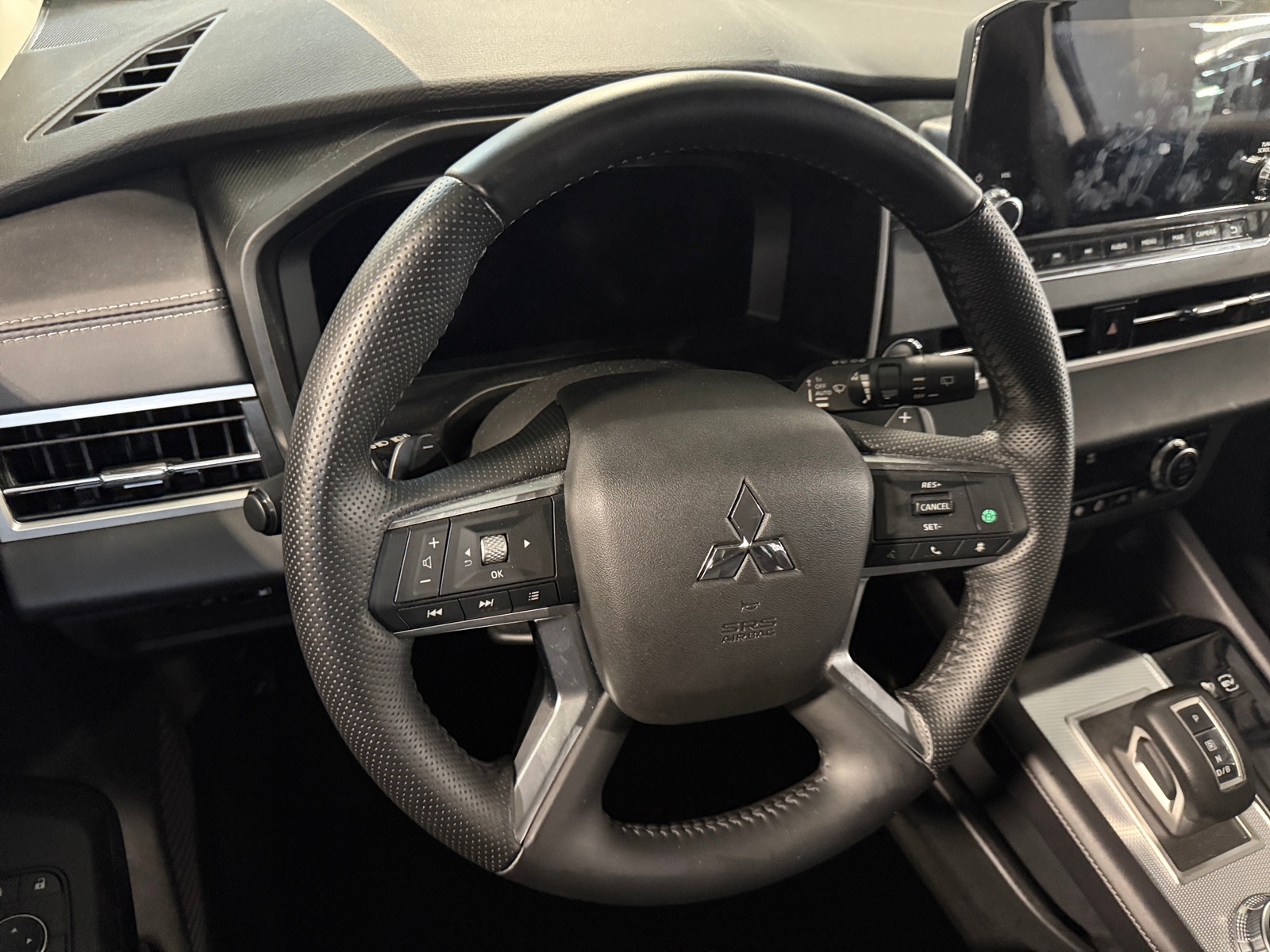 Thumbnail: 2024 Mitsubishi Outlander - 4