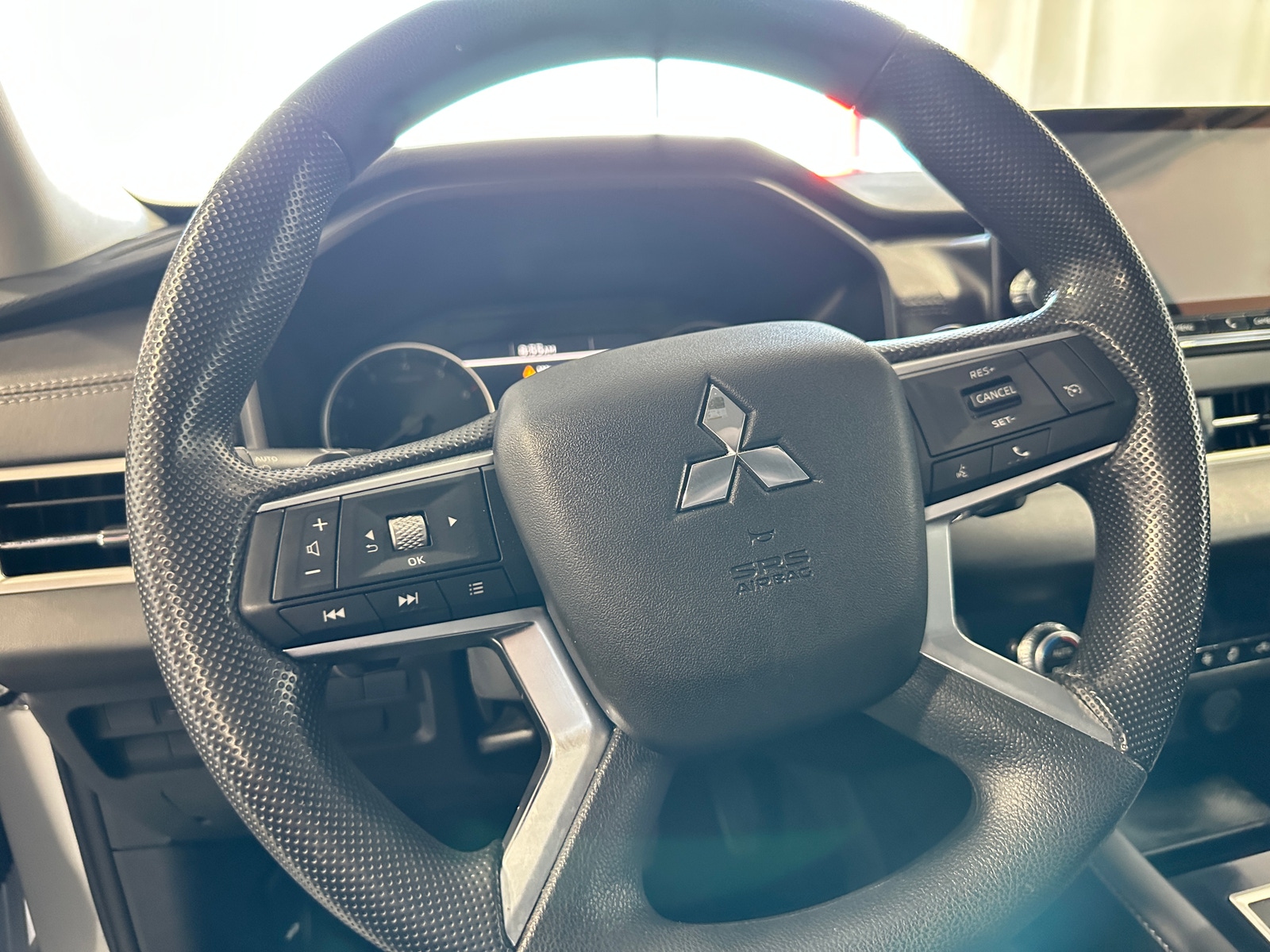 Thumbnail: 2024 Mitsubishi Outlander - 5