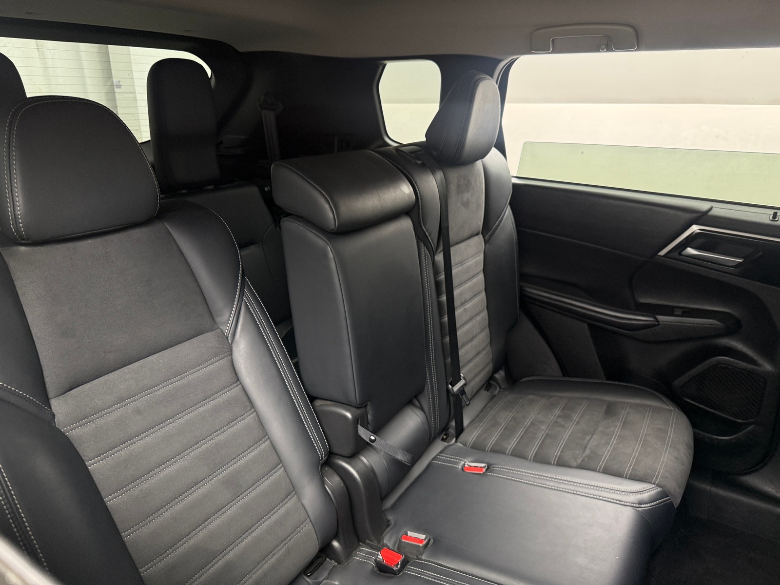 Thumbnail: 2024 Mitsubishi Outlander - 6