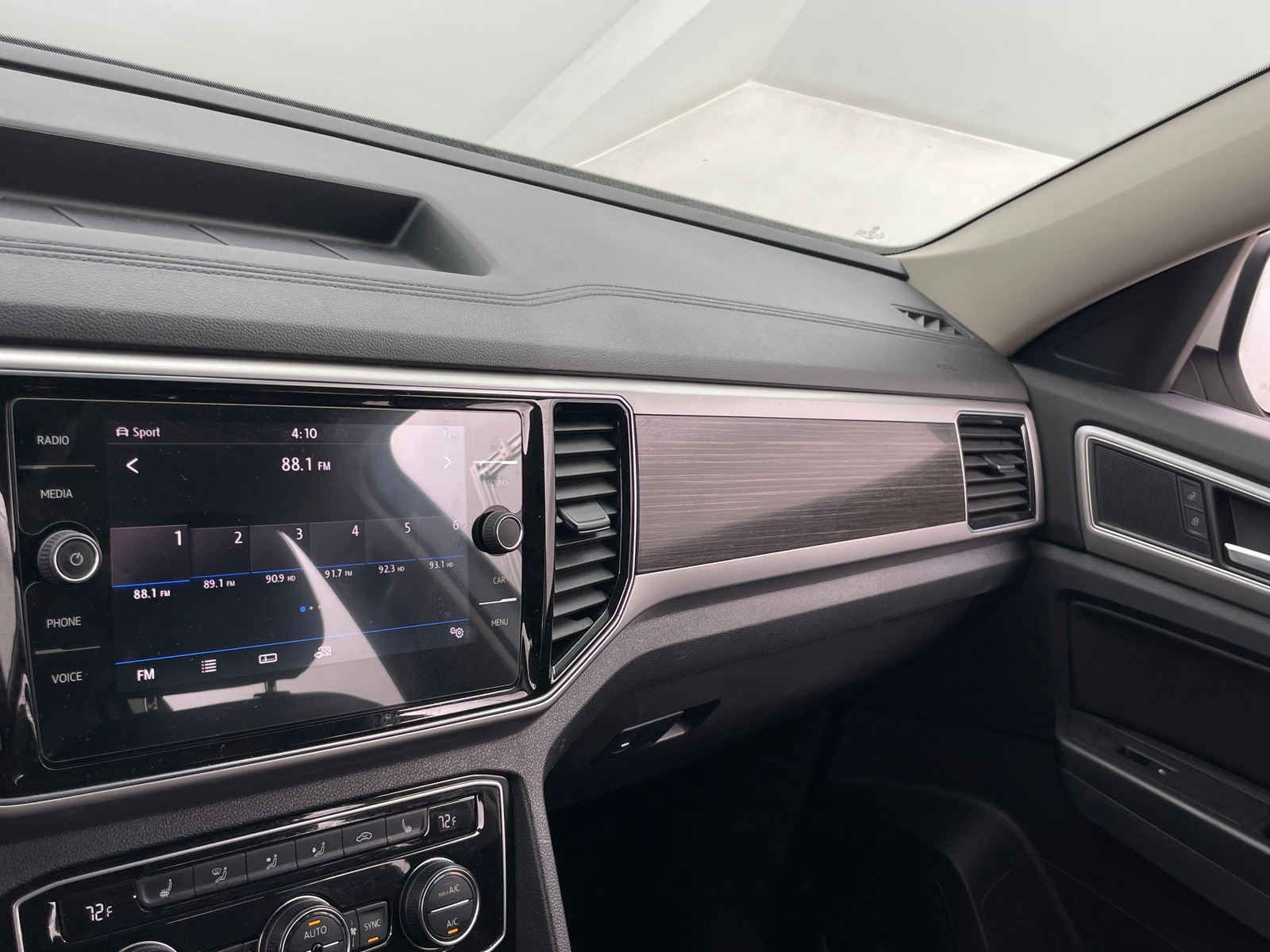 Thumbnail: 2018 Volkswagen Atlas - 3