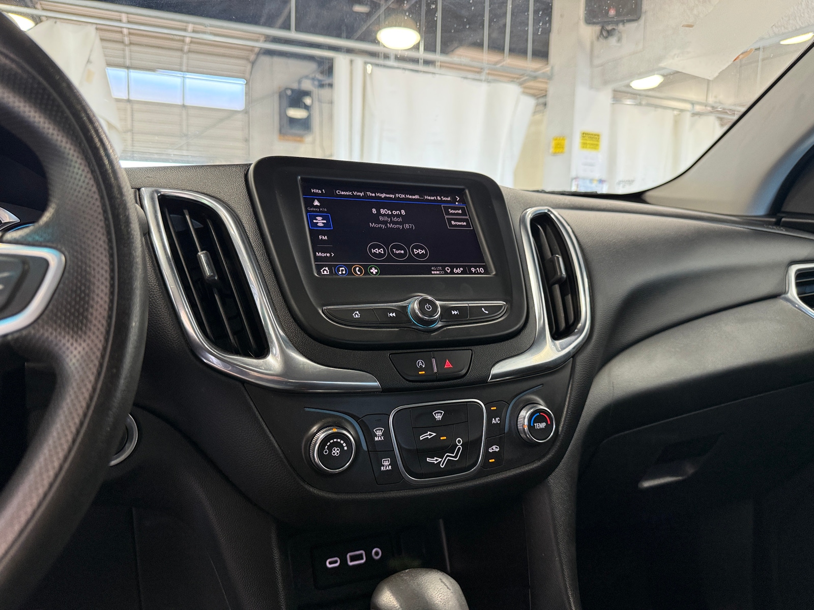 Thumbnail: 2022 Chevrolet Equinox - 4