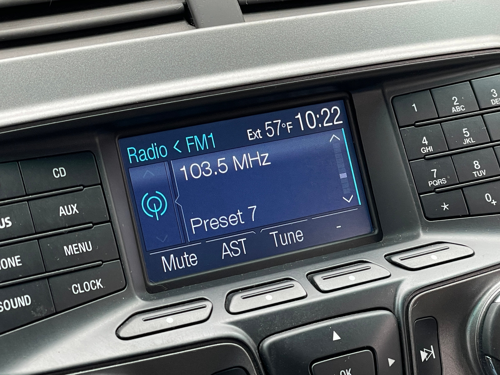 Thumbnail: 2012 Ford Explorer - 4