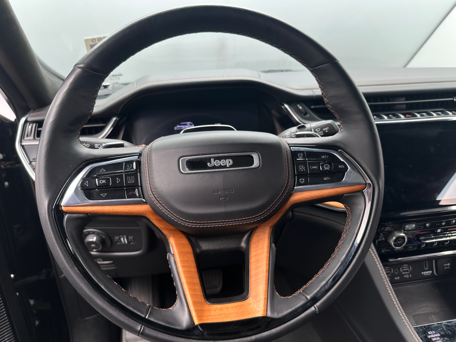 Thumbnail: 2024 Jeep Grand Cherokee L - 4