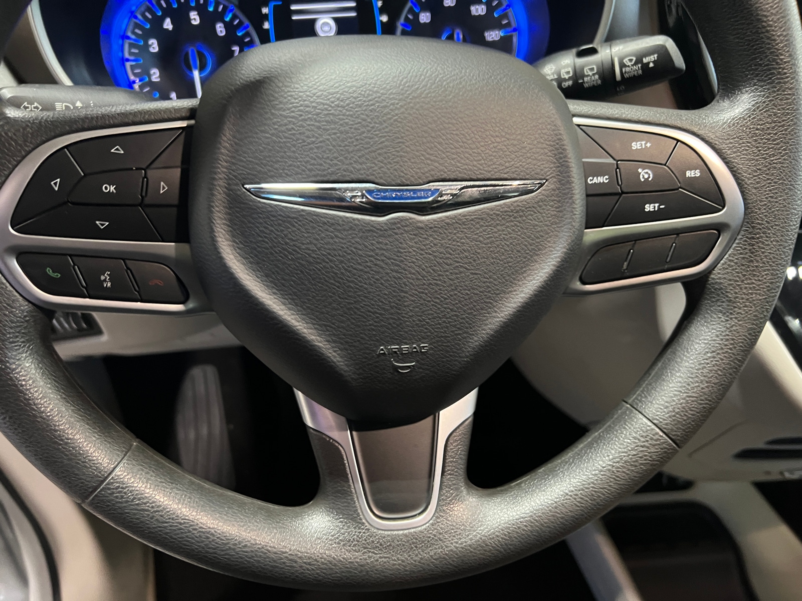 Thumbnail: 2018 Chrysler Pacifica - 5