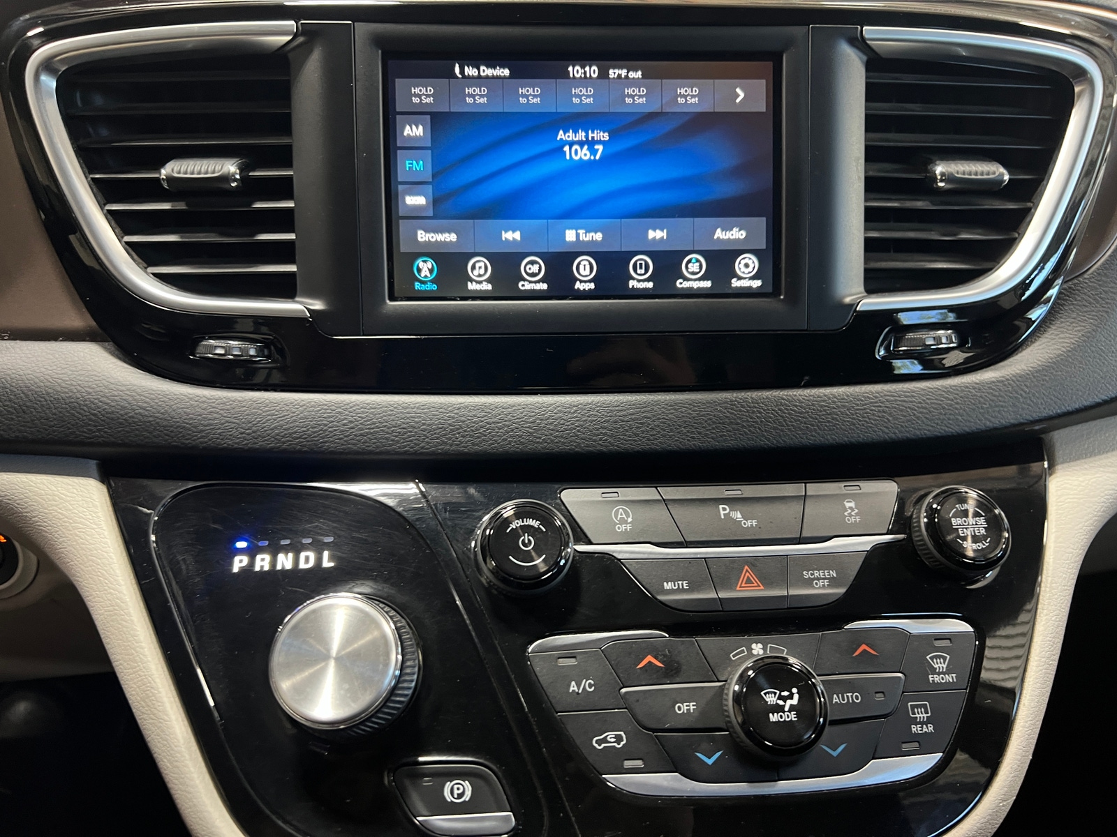 Thumbnail: 2018 Chrysler Pacifica - 4