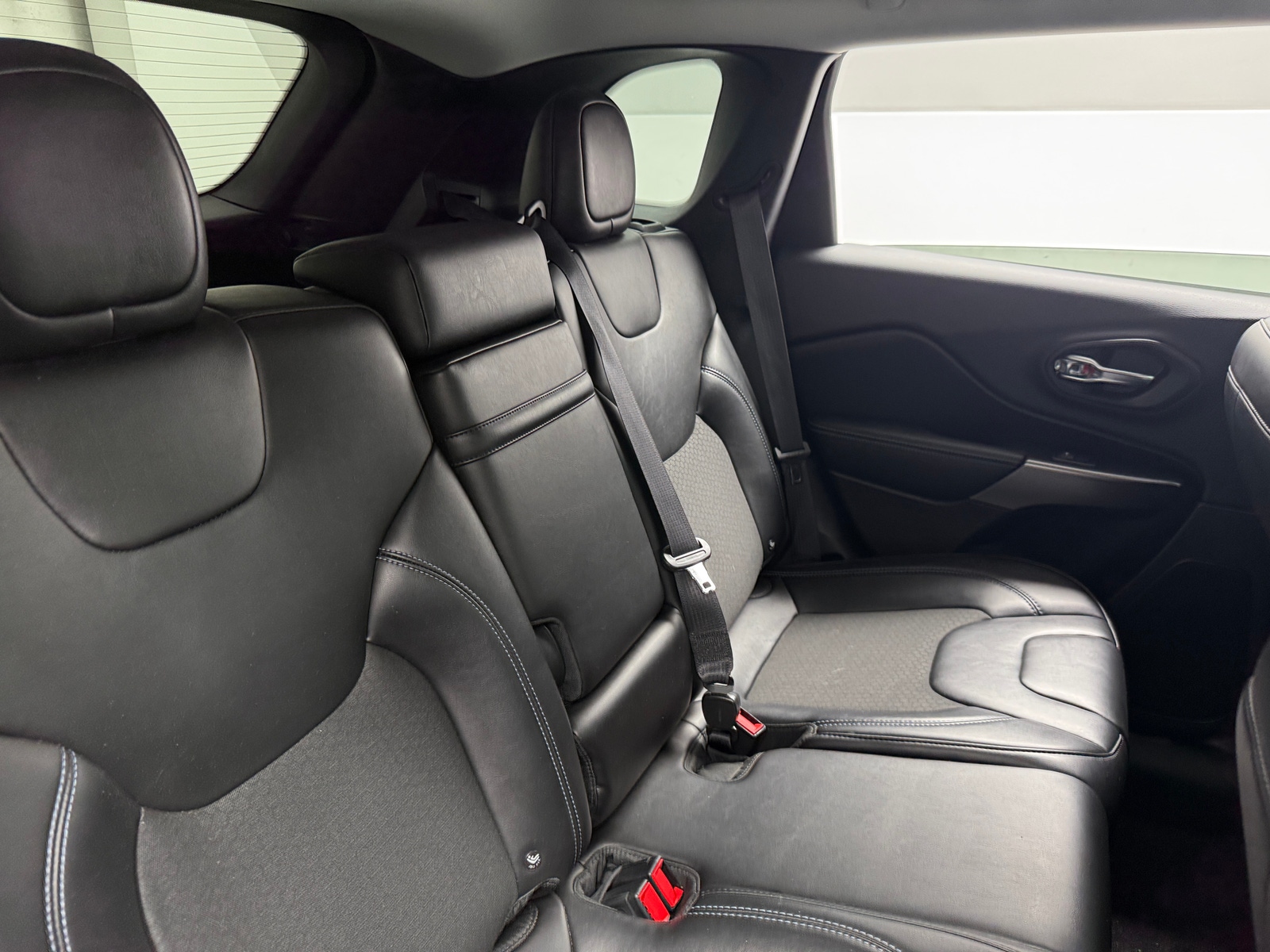 Thumbnail: 2019 Jeep Cherokee - 6