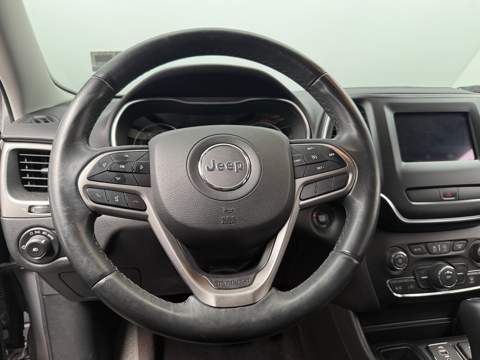 Thumbnail: 2019 Jeep Cherokee - 5